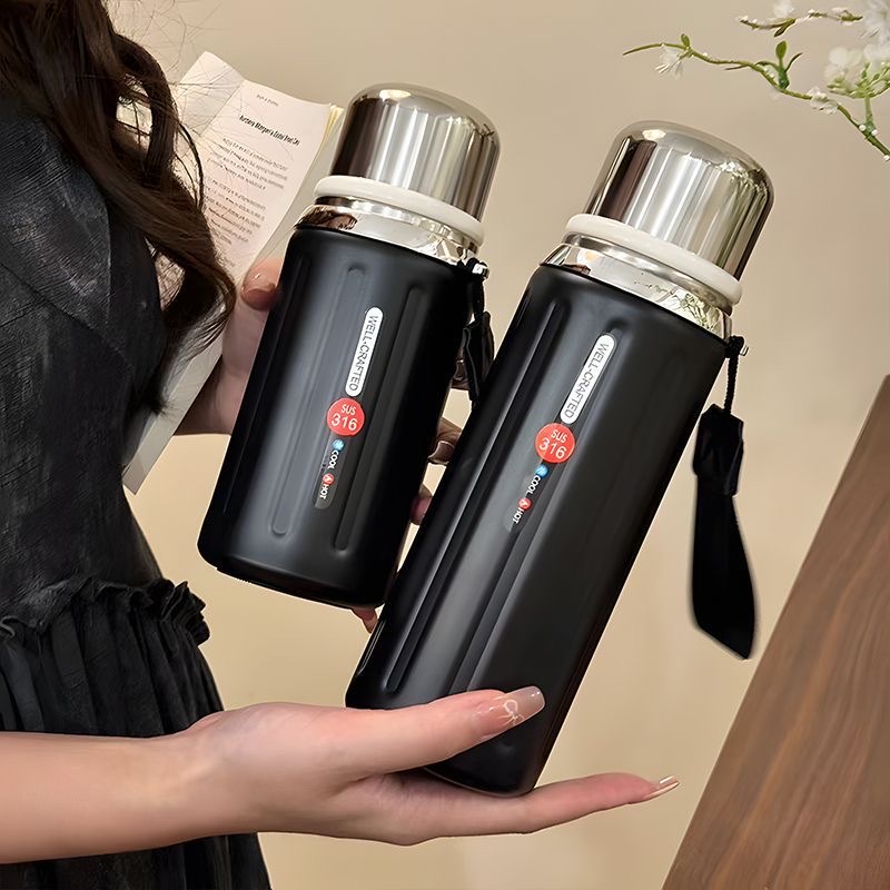 MOEQUI600ML800 stainless steel insulated cup, high appearance level, men's and women's water cup, large capacity tea and water separation, convenient outdoor Roman column, Roman small steel cannon -996 YE YS Application Scenario
