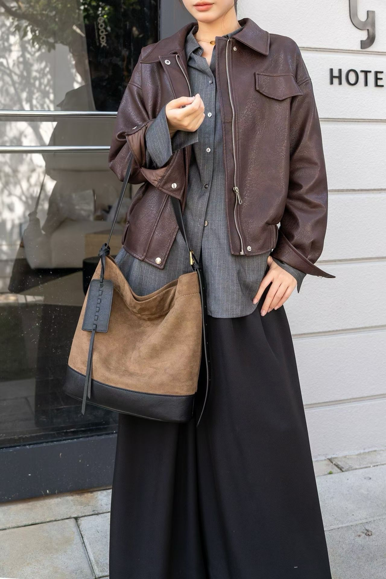 Women's leather cowhide bags, big brand leather bags, long and simple women's phone bags, fashionable and versatile, light luxury women's leather cowhide bags, big brand women's leather bags, phone bags, long and simple women's phone bags, long and simple women's phone bags detail image 4