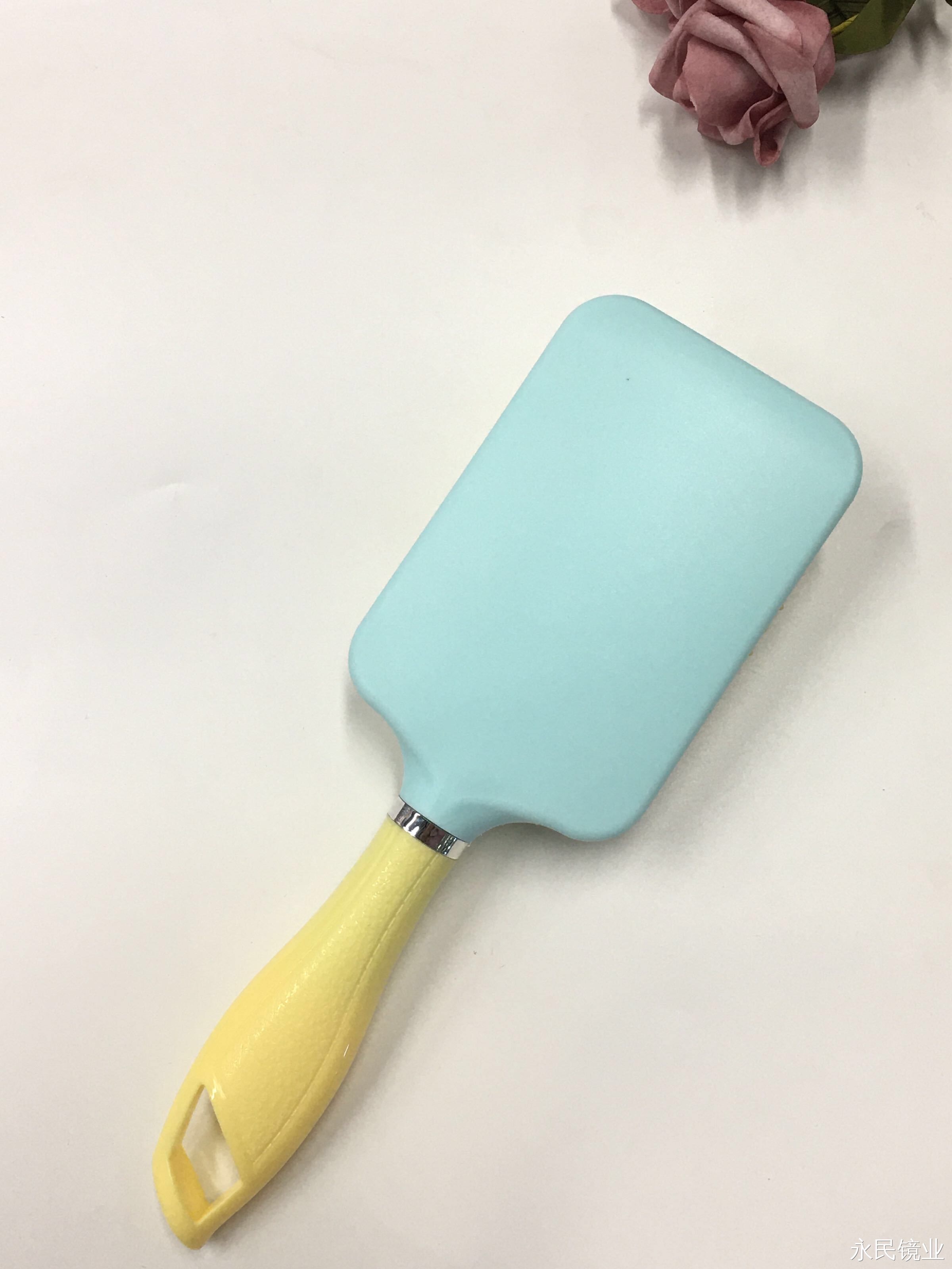 【 Yongmin Mirror Industry 】3946 Colorful and Elegant Hair Comb for home use. Simple colors, bright and vivid, soothing scalp Application Scenario