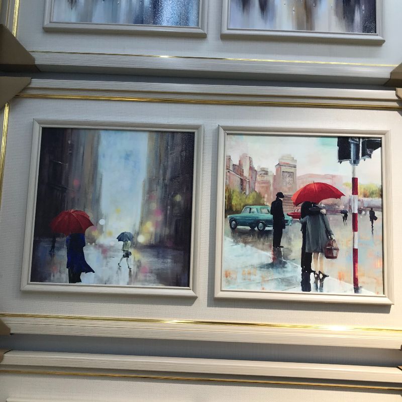 The picture frame wooden strips can be hung on the wall in any size. You can assemble the picture frame by yourself. The outer frame is made of solid wood, which is light luxury and noble. It is a natural wood color jigsaw puzzle decorative painting