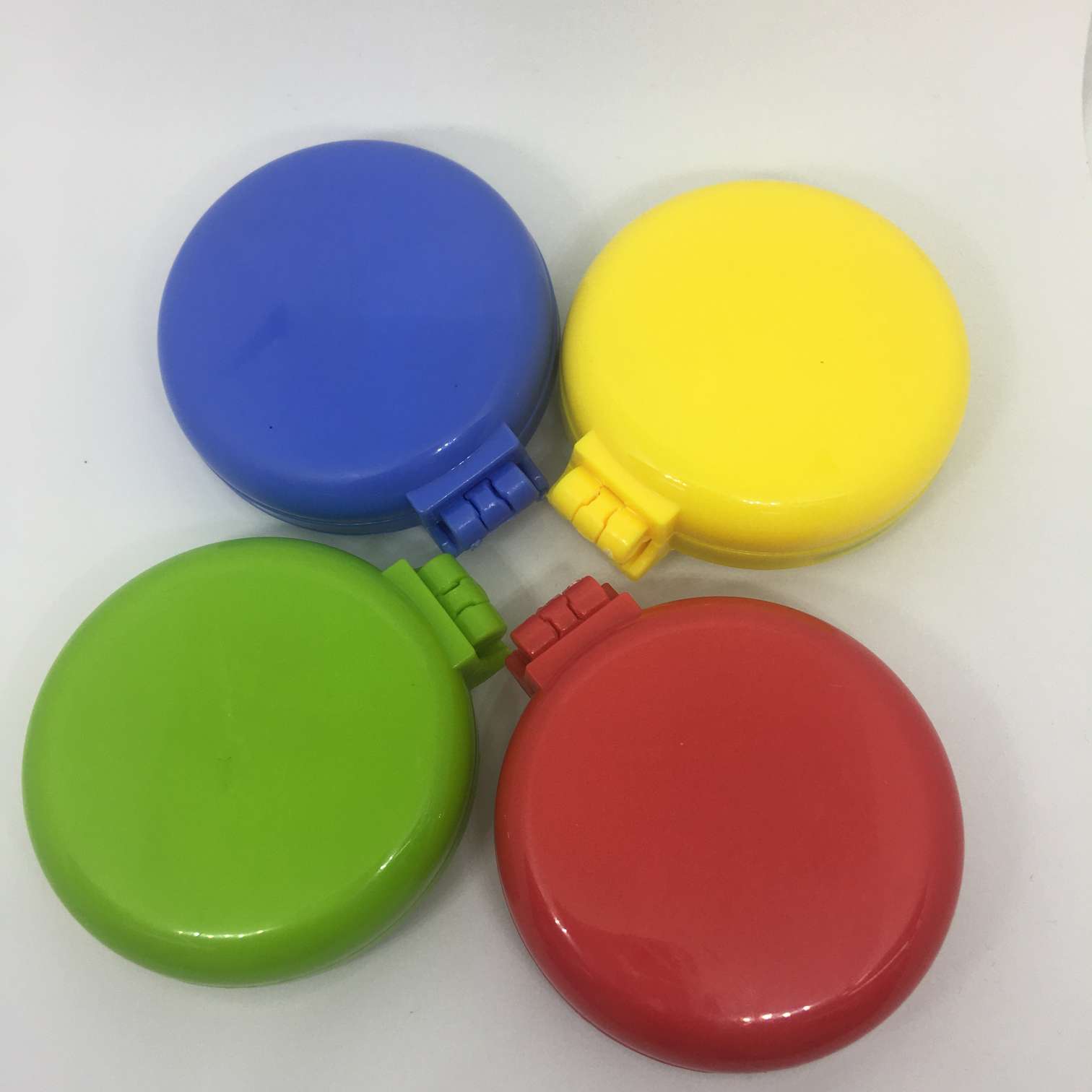 Factory direct sales of small round mirror combs in various colors, compact and portable details Picture