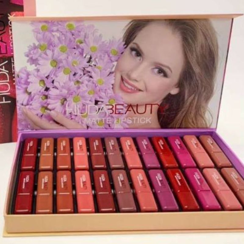 Lip gloss set box, long-lasting moisture retention, non-fading, waterproof, niche brand glass Application Scenario
