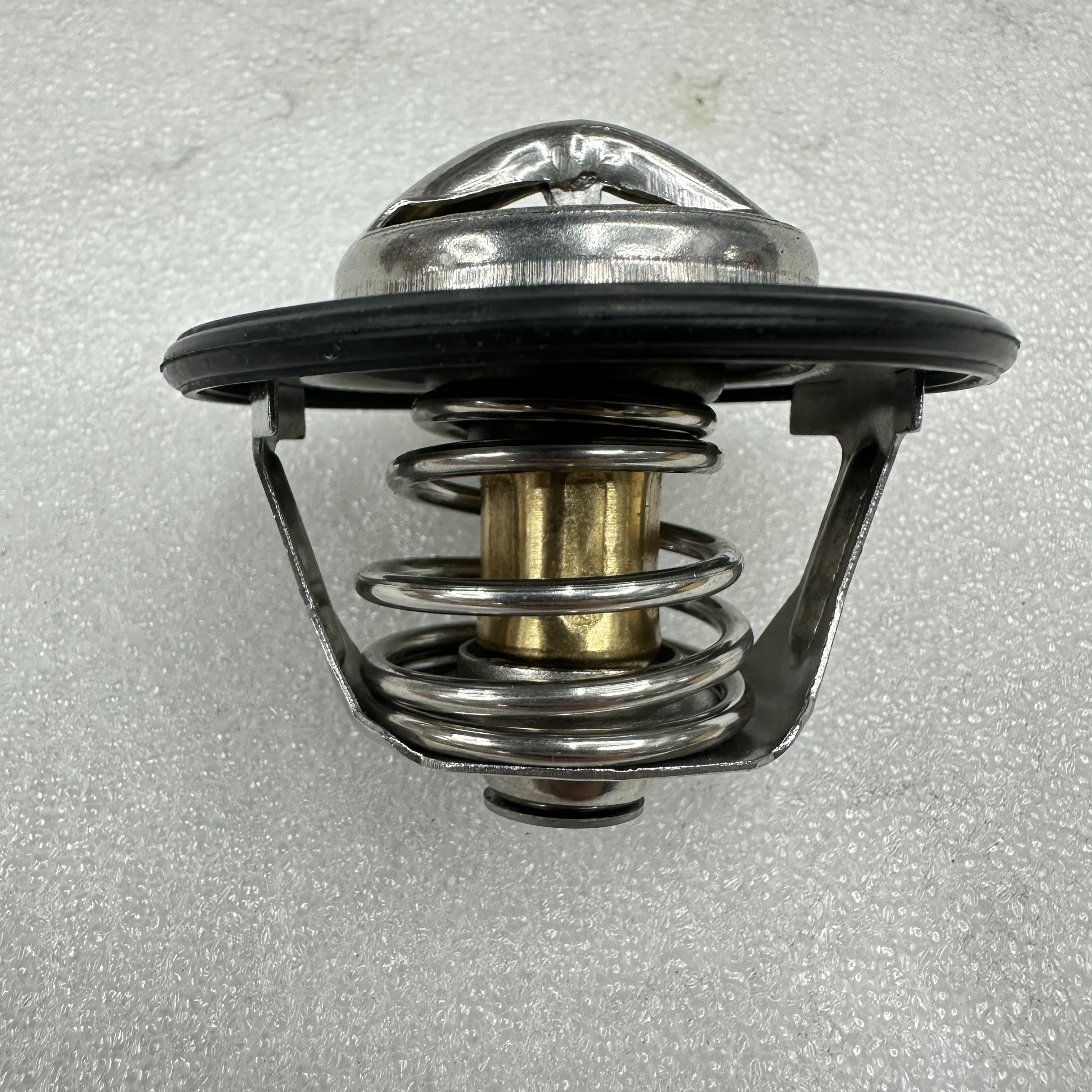 Agricultural machinery parts are applicable to NEW HOLLAND engine thermostat 504384724 details Picture