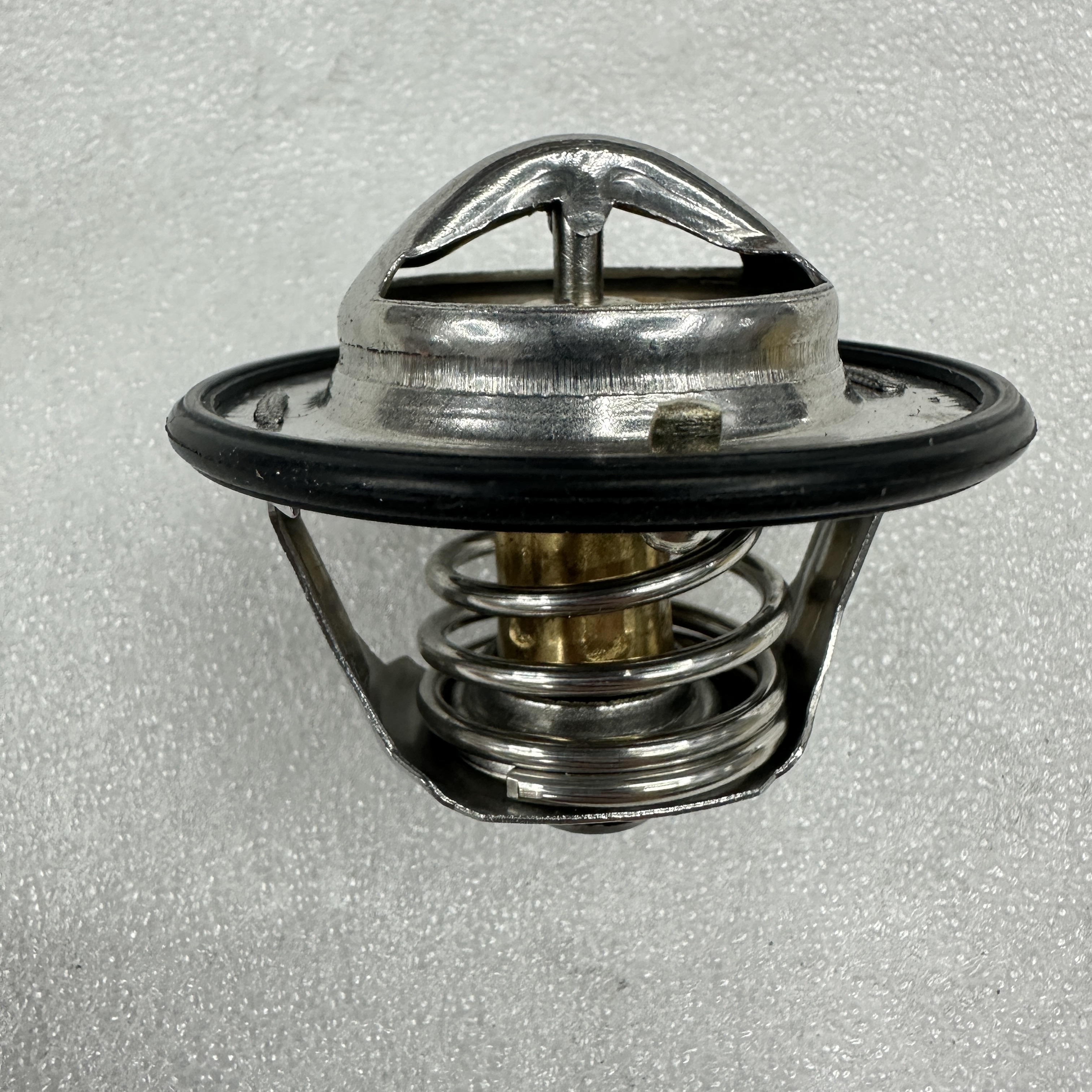 Agricultural machinery parts are applicable to NEW HOLLAND engine thermostat 504384724 Item Picture