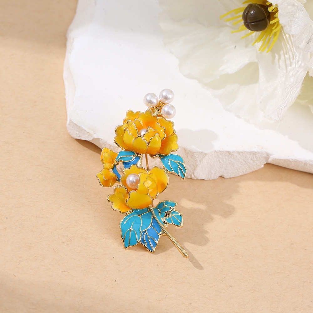 Imperial style, noble elegance, exquisite temperament, peony flower pearl brooch, high-end sense, fashionable cheongsam brooch pin detail image 5