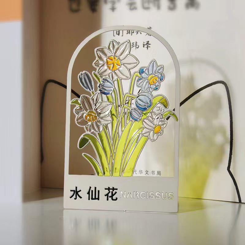 Custom-made hollowed-out transparent paint metal fridge magnets, cultural and creative souvenirs, transparent glass, colorful magnetic stickers, custom-made rocking music figurines and ornaments Application Scenario