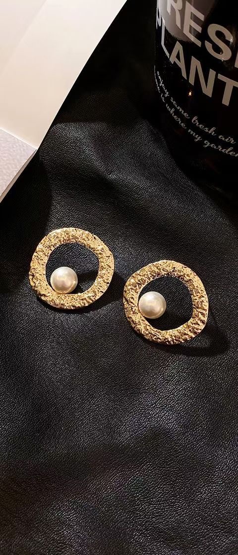 Korean-style pearl high-end, elegant and sophisticated earrings are versatile and look good on anyone detail image 2