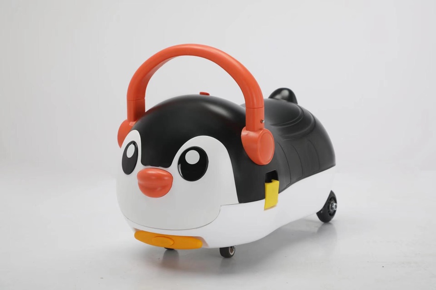 企鹅滑行车可收纳可直立放置环保带音乐有灯光童车