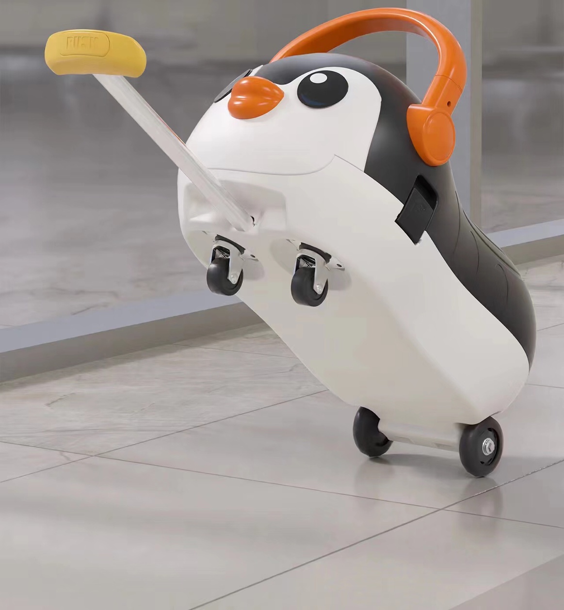 企鹅滑行车可收纳可直立放置环保带音乐有灯光童车产品图