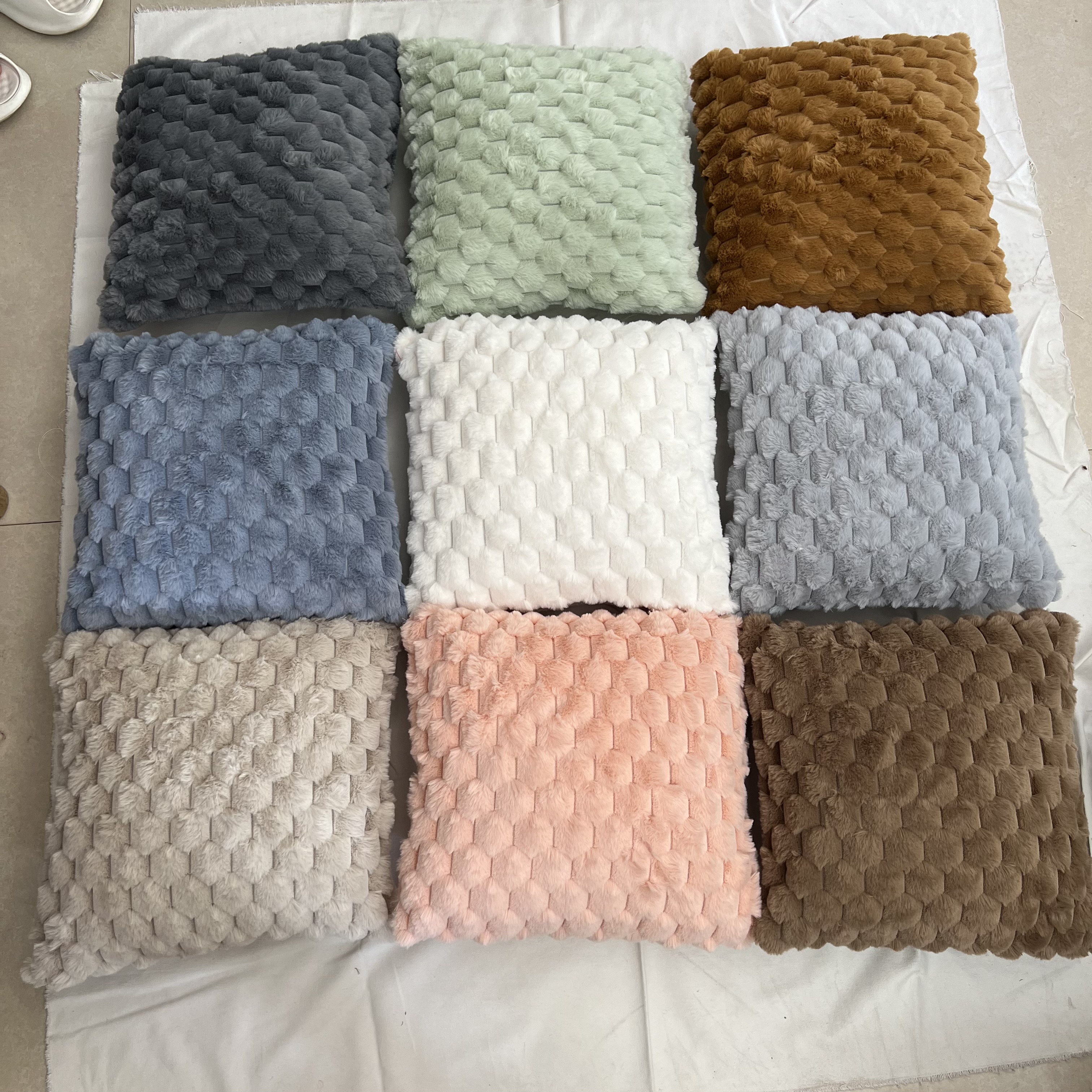 A versatile rabbit fur cream-style pillowcase for cross-border trade, with a retro French high-end feel. It is suitable for living room sofa cushions, backrests, and bed cushions Item Picture