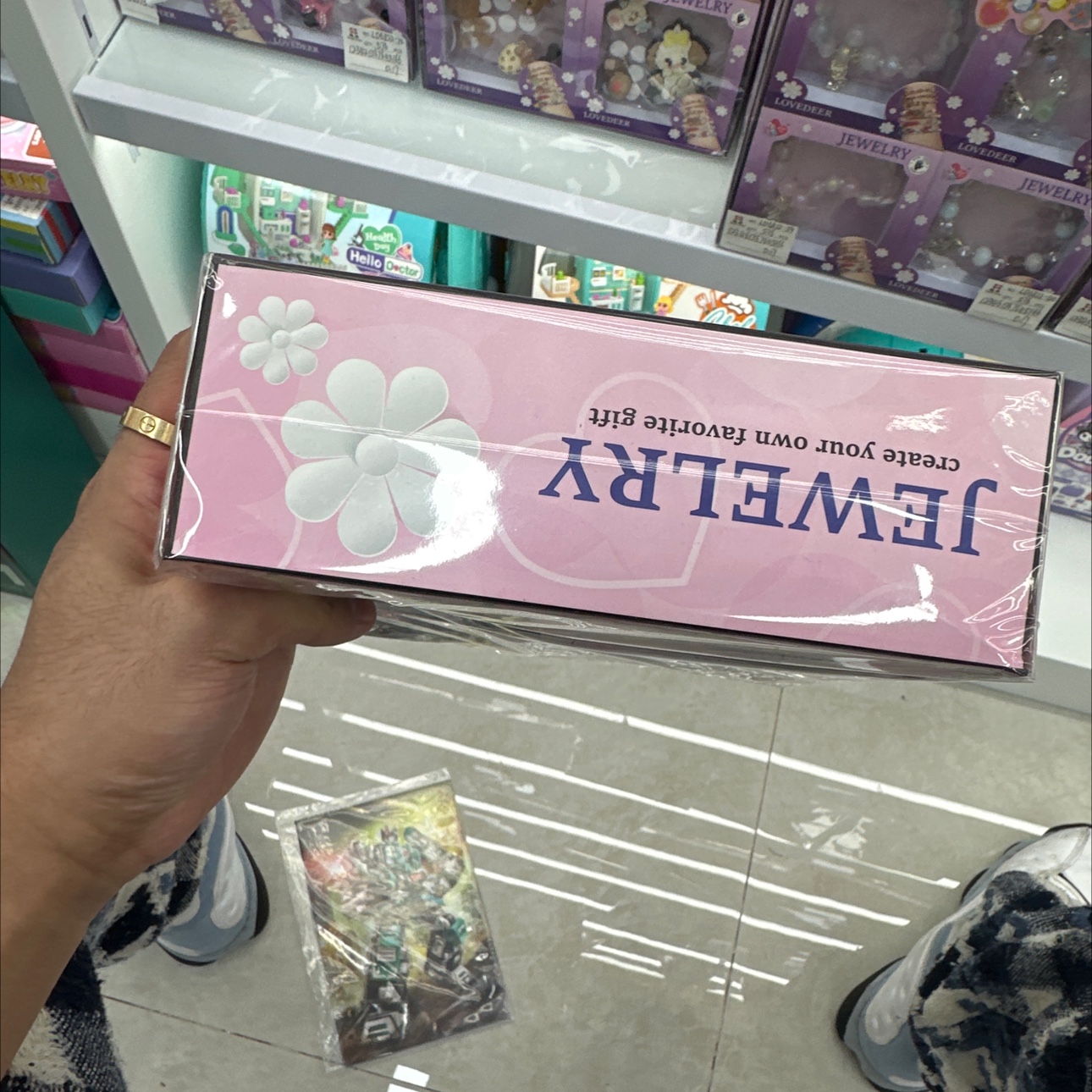 Ladies' jewelry rings, creative and trendy toys, children's rings, illuminated decorations, fashionable and personalized accessories Application Scenario