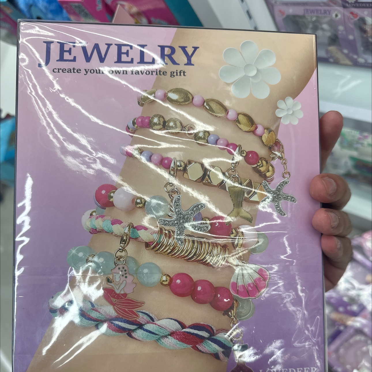 A variety of fashionable ring accessories are available, including creative and trendy toys for women, children's rings, and lighting fixtures details Picture