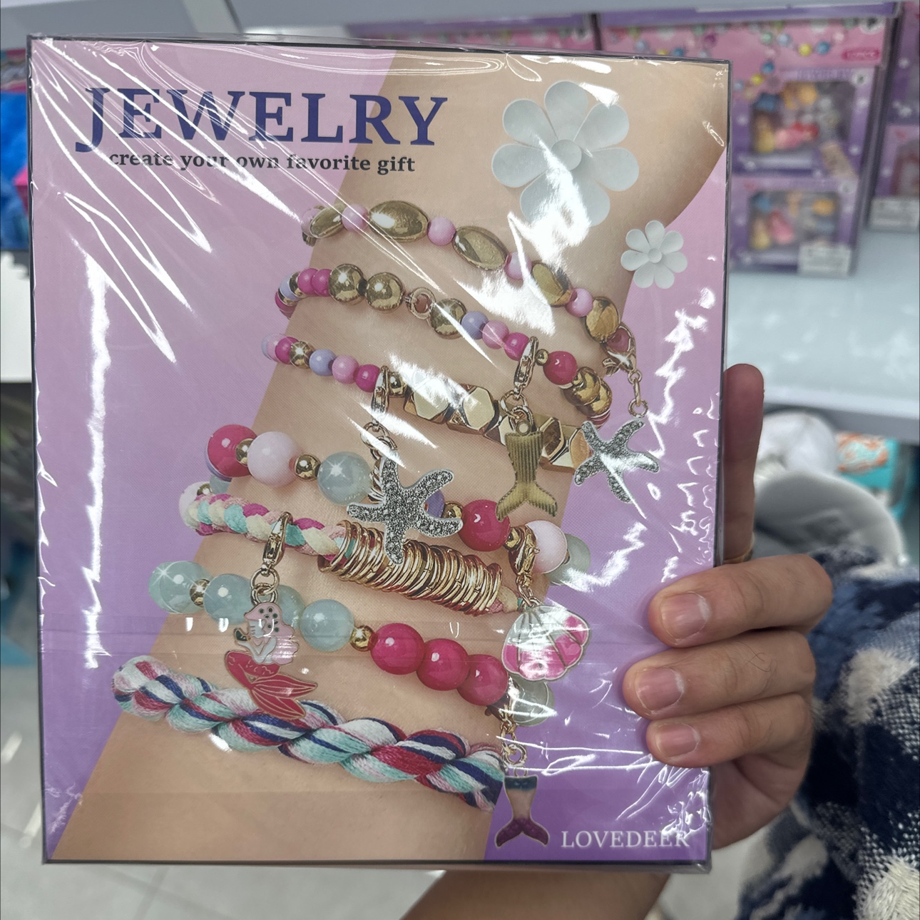 Ladies' jewelry, rings, creative and trendy toys, children's lighting fixtures, fashionable accessories details Picture