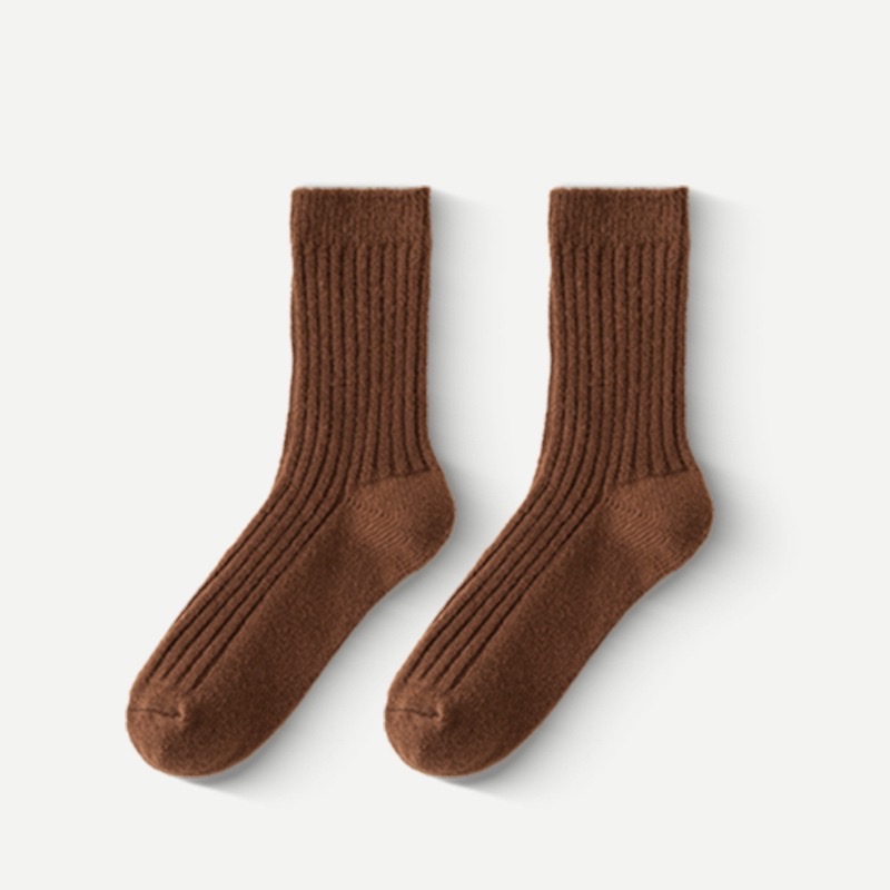 Double-needle socks for women's autumn and winter bestsellers, fleece and thickened wool socks, Japanese-style solid color thick-needle mid-calf socks for children Application Scenario
