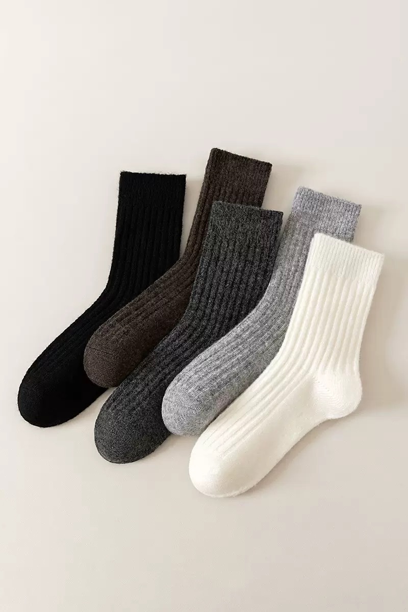 Double-needle wool socks for men's autumn and winter, thickened and fleece casual business socks, comfortable, warm and simple medium to long cashmere socks detail image 2