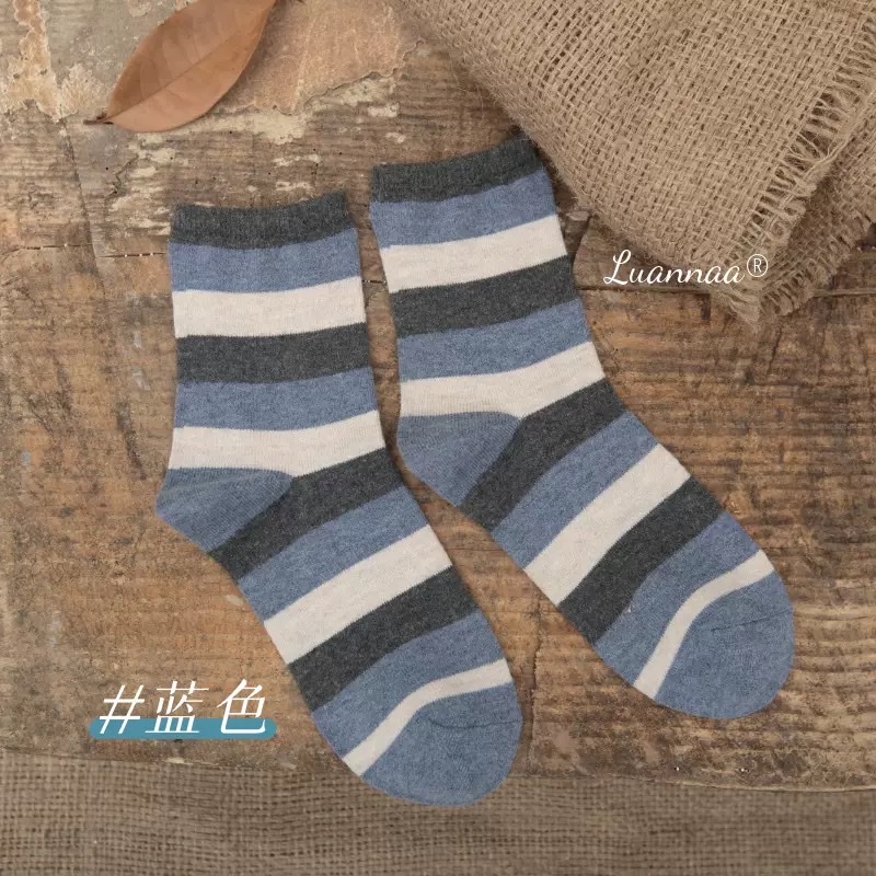 The source factory's Japanese-style color-blocking striped wool women's socks are warm, fashionable, versatile, fresh, fashionable and comfortable mid-calf socks detail image 4