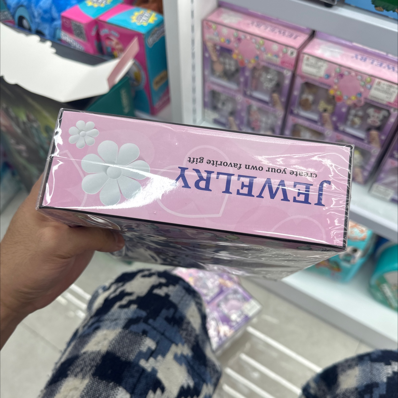 A variety of fashionable ring accessories are available, including creative and trendy toys for women, children's rings, and lighting fixtures Application Scenario