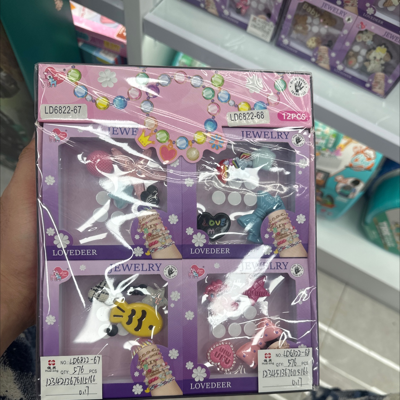 Creative and trendy toys for women's accessories, children's rings with flashing lights, fashionable accessories, trendy toys, children's rings with lights, and other decorative items