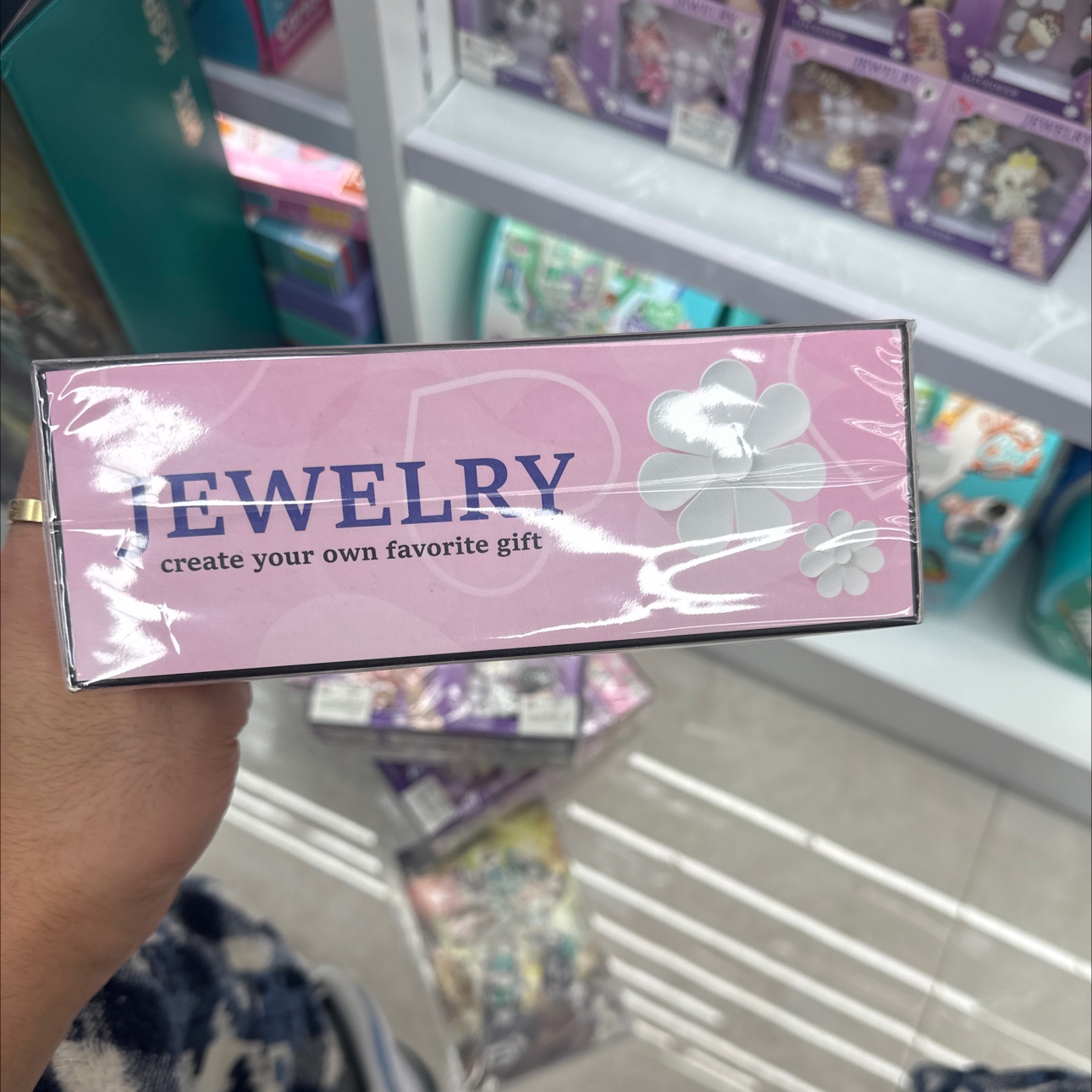 Creative and trendy toys for women's accessories, children's rings with flashing lights, fashionable accessories, trendy toys, children's rings with lights, and other decorative items Specification image