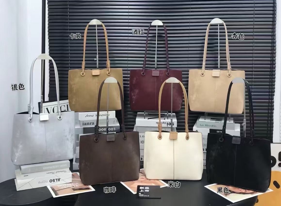 High-end women's crossbody handbag, new style for winter 2025 details Picture