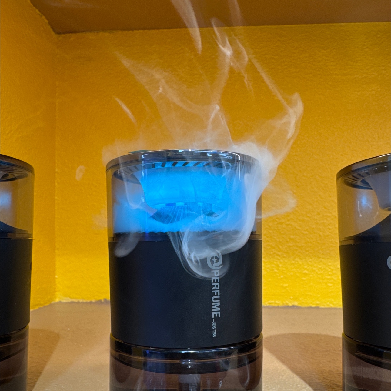 车载香薰车载香薰机汽车智能纳米雾化香薰机车内高档清香加湿器