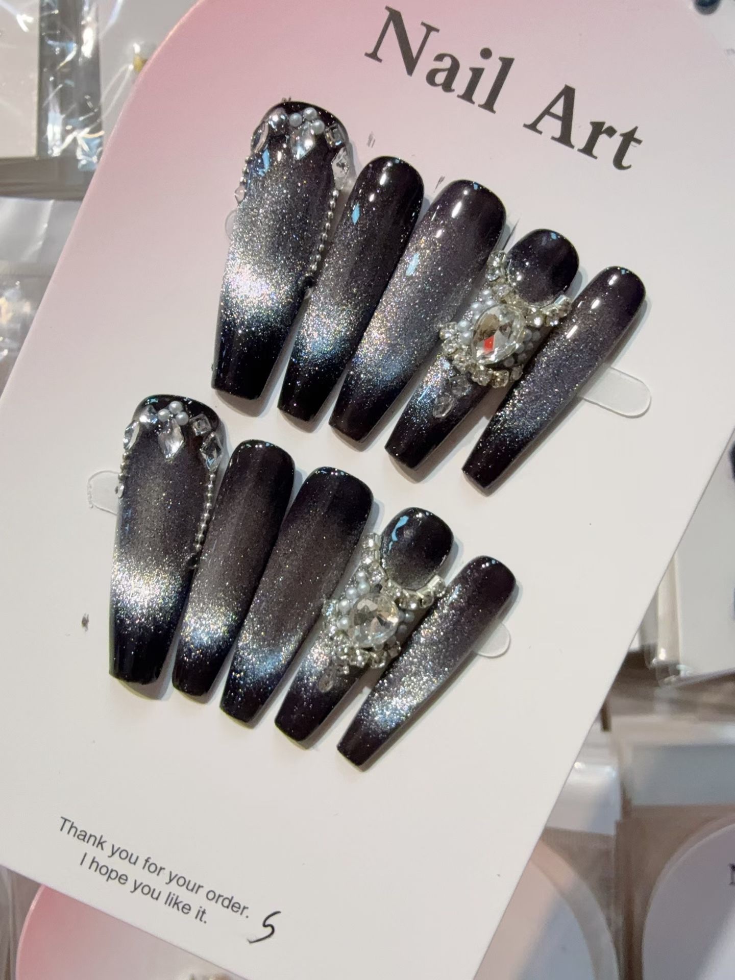Pure handcrafted nail art, wearable nail art products, fashionable nail pads, convenient nail art, wearable nail pads, beautiful, long-lasting, applicable, multiple styles of wearable nail art Application Scenario