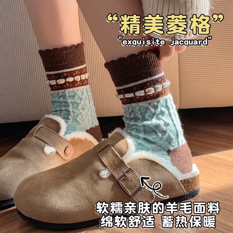 CHEEMY FREE's new autumn and winter vintage floral wool women's socks, Korean ins style, versatile and warm pile socks Application Scenario