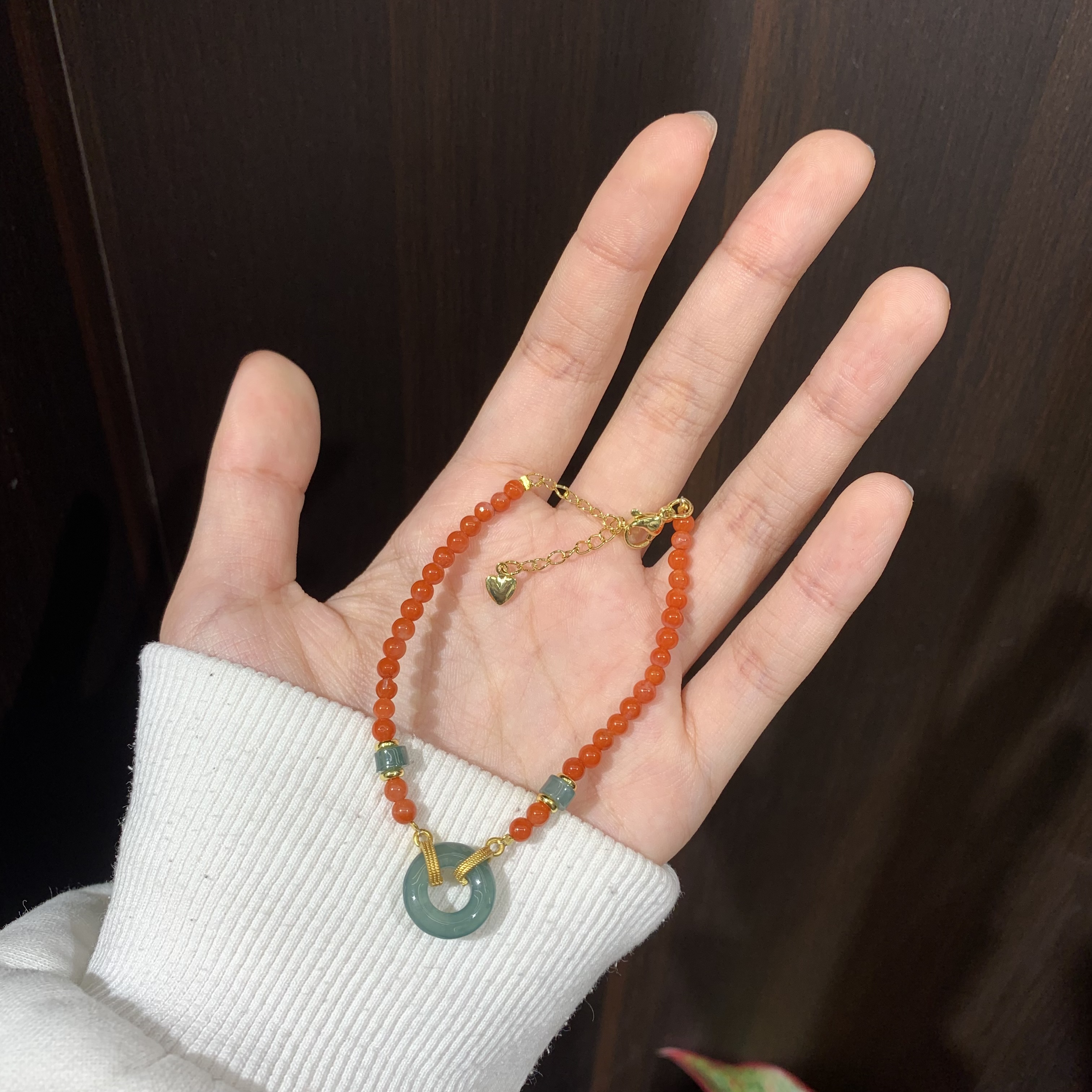 南红、和田玉手串