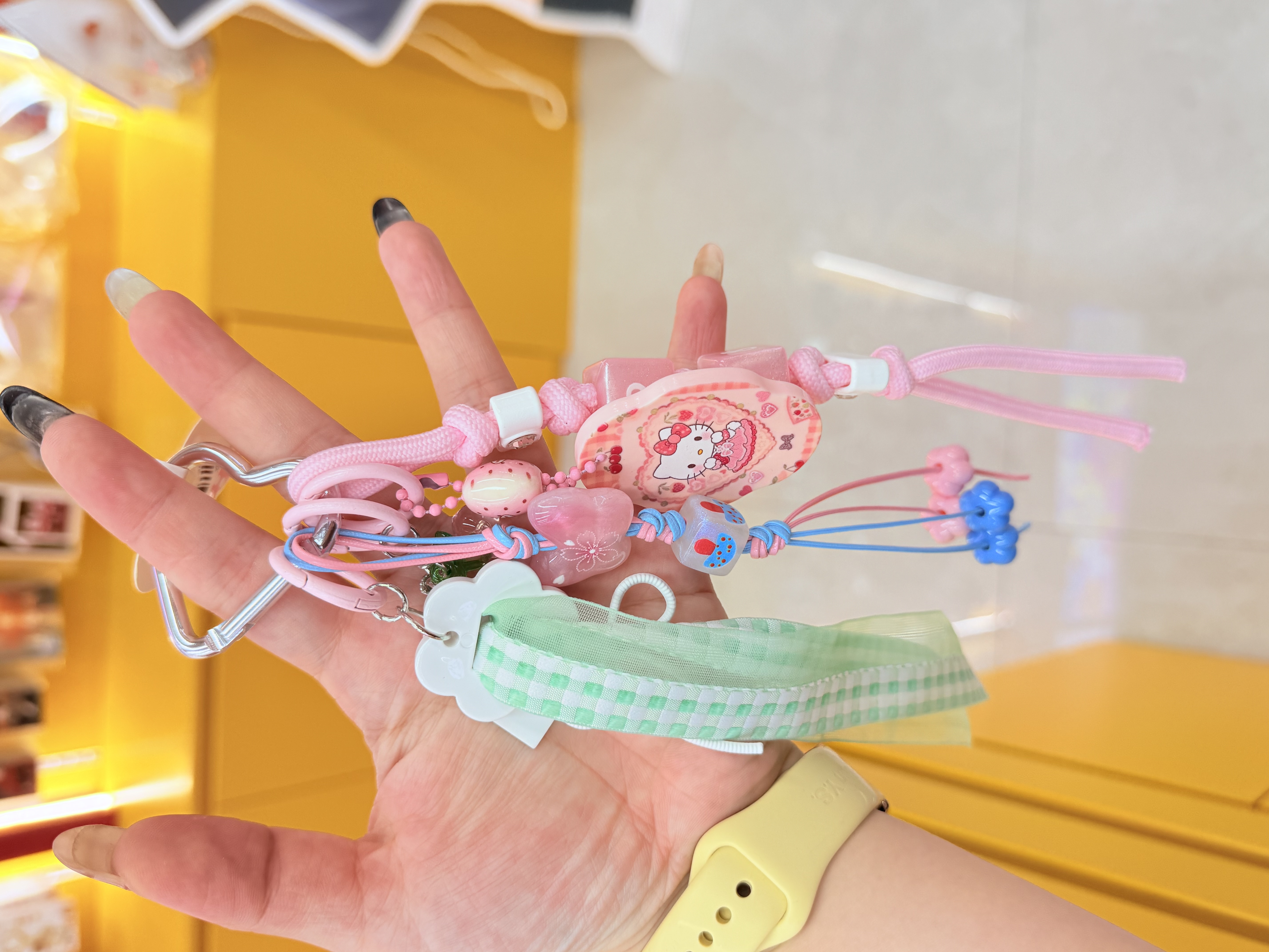 时尚短款手机链女挂绳珠链斜挎链简约百搭手机挂饰长款潮流配件