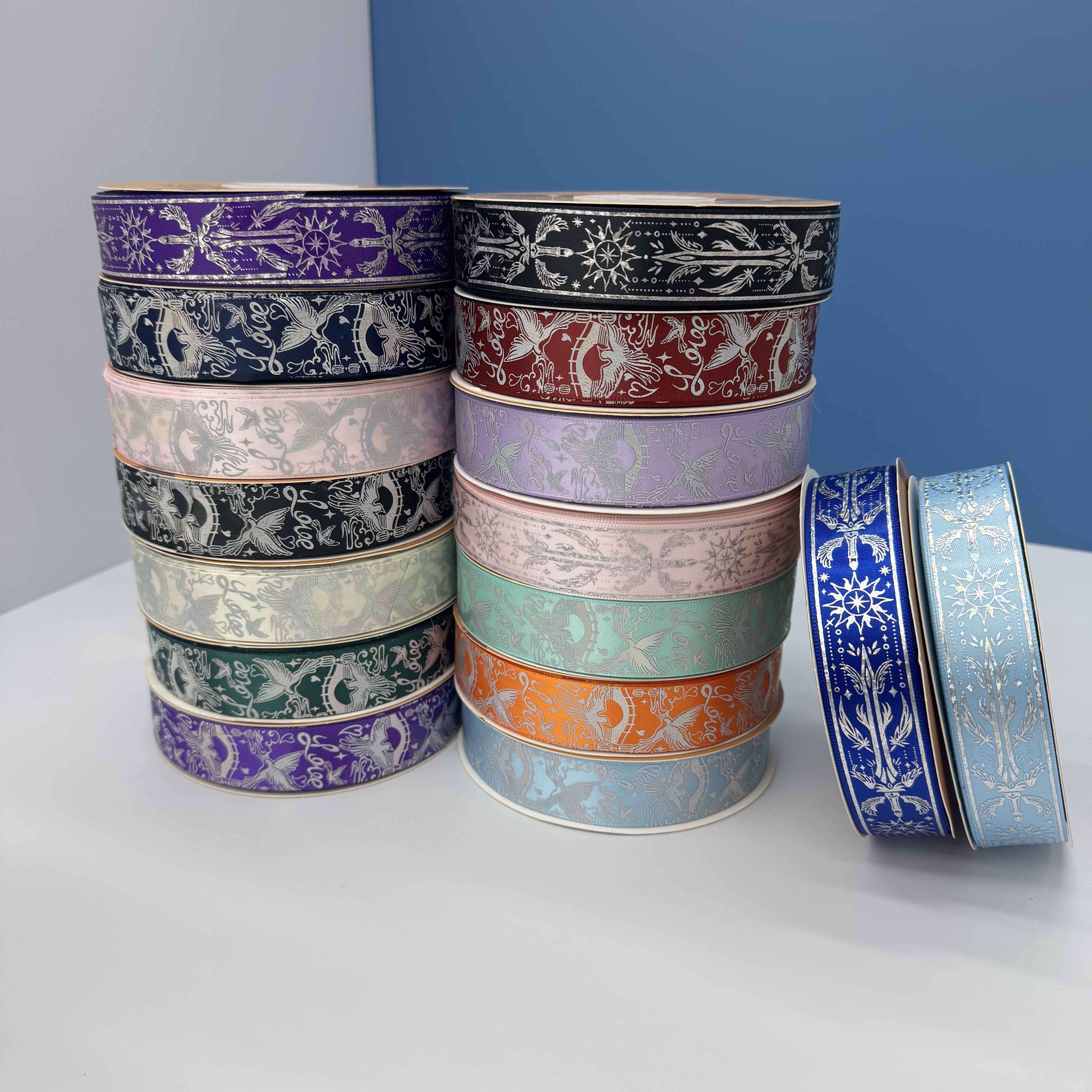 2.5cm wide best-selling plain silver silk satin gift box, ribbon bow, factory direct sales, bar tray ribbon, wedding candy box, flower packaging ribbon details Picture