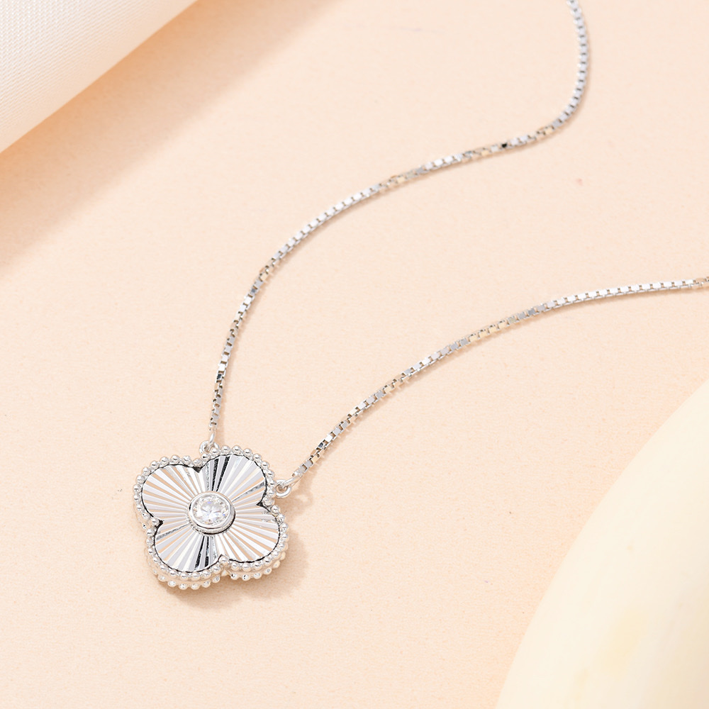 The influence cold style s925 sterling silver necklace with four-leaf clover and diamond splicing is a simple and fashionable accessory for women, trendy and versatile Specification image