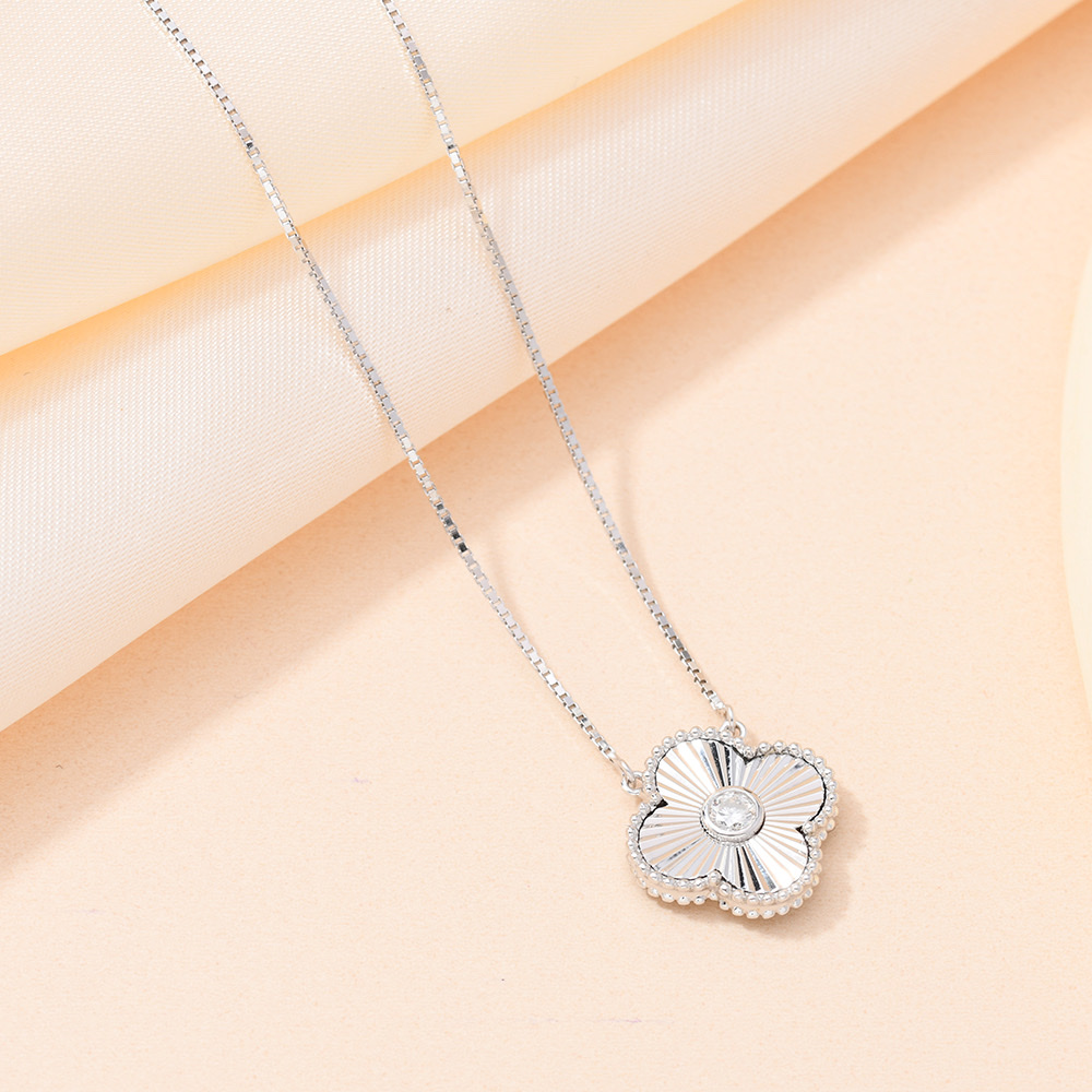 The influence cold style s925 sterling silver necklace with four-leaf clover and diamond splicing is a simple and fashionable accessory for women, trendy and versatile detail image 2