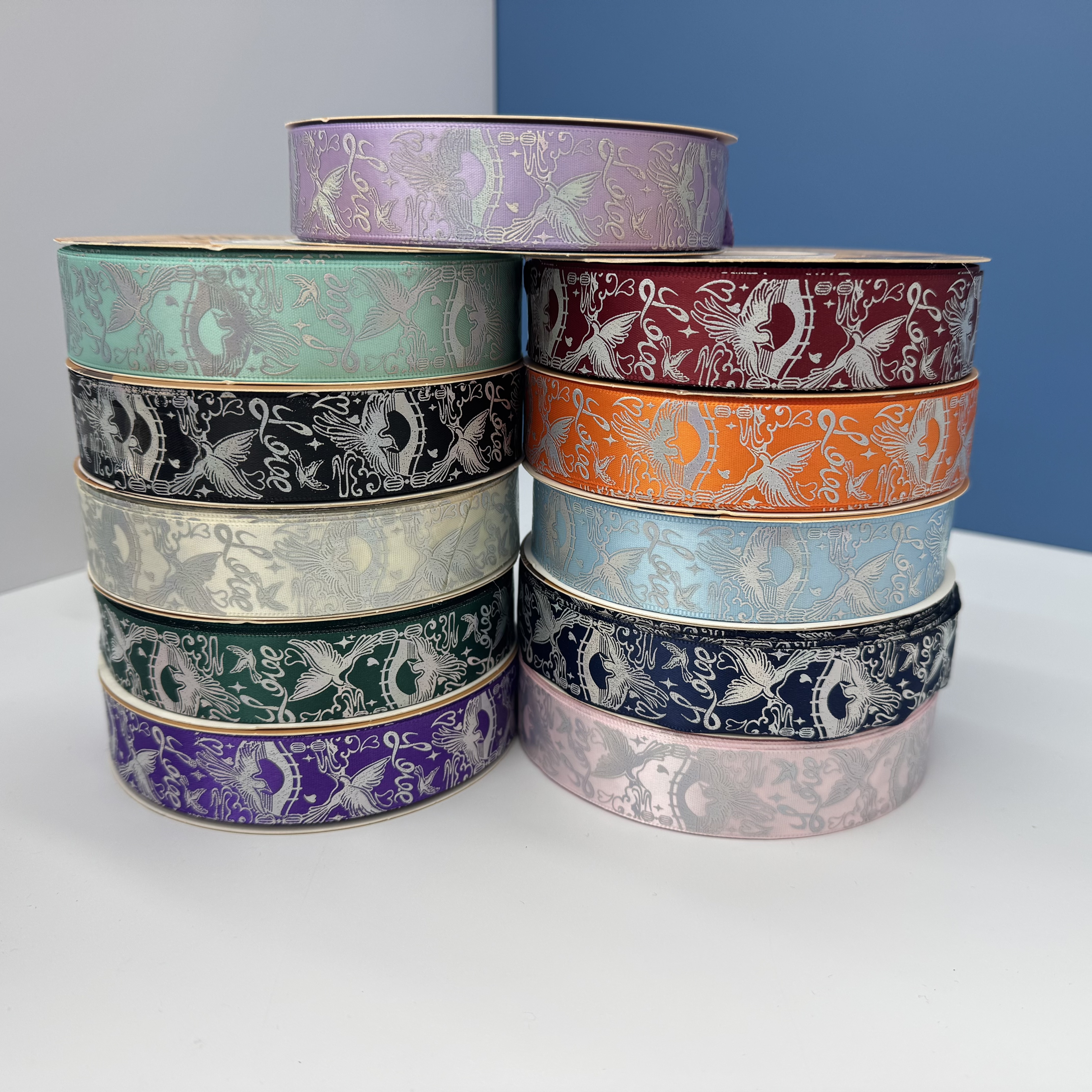 2.5cm wide best-selling plain silver silk satin gift box, ribbon bow, factory direct sales, bar tray ribbon, wedding candy box, flower packaging ribbon Specification image