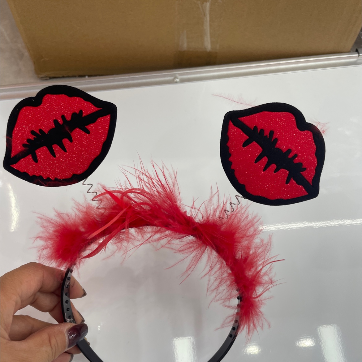 万圣节搞怪发箍发饰儿童派对节日用品塑料嘴唇围大红羽毛头扣，欢迎来电咨询详情图4