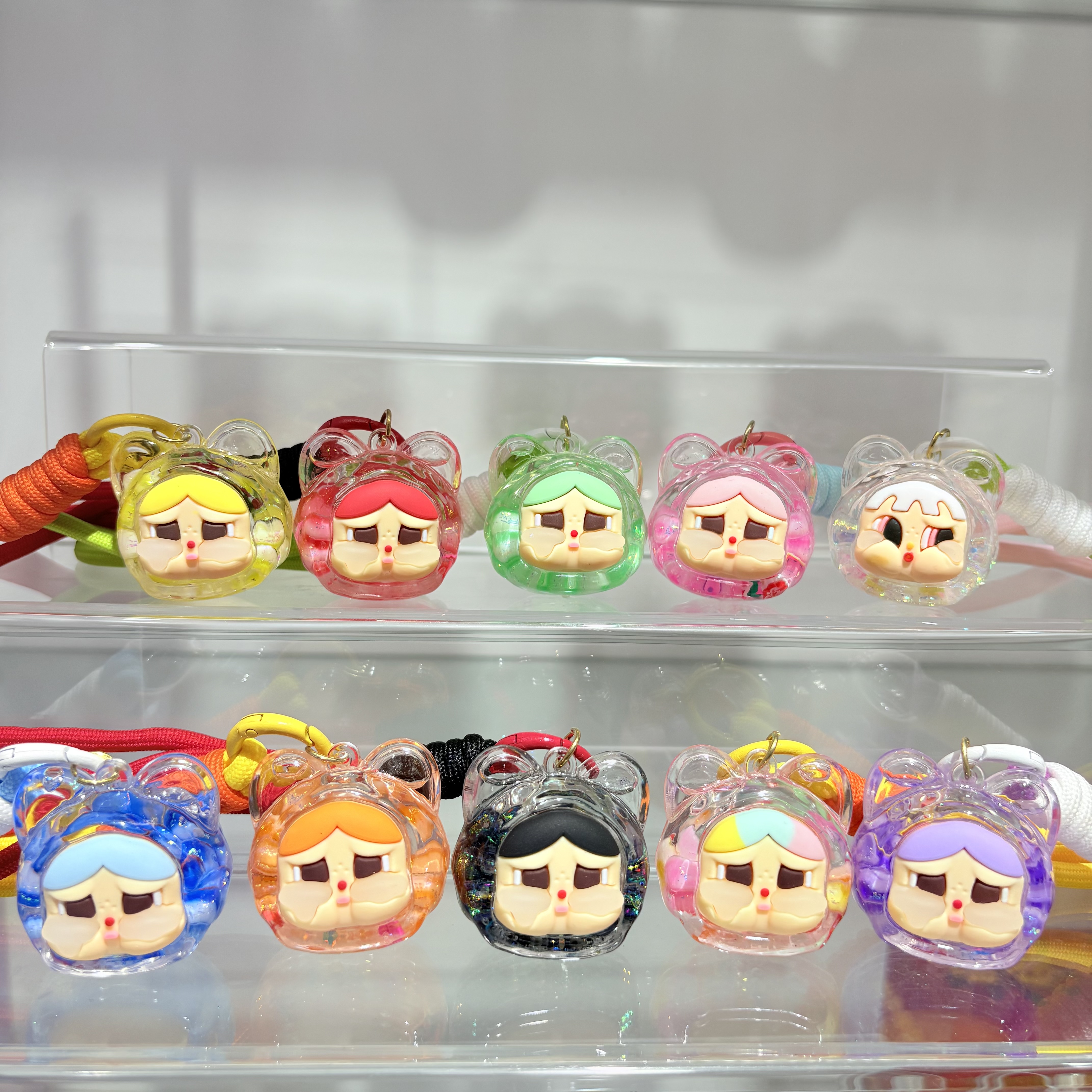 跨境爆款哭娃钥匙扣挂件亚克力入油卡通可爱包包挂件学生书包挂件车载挂件批发白底实物图