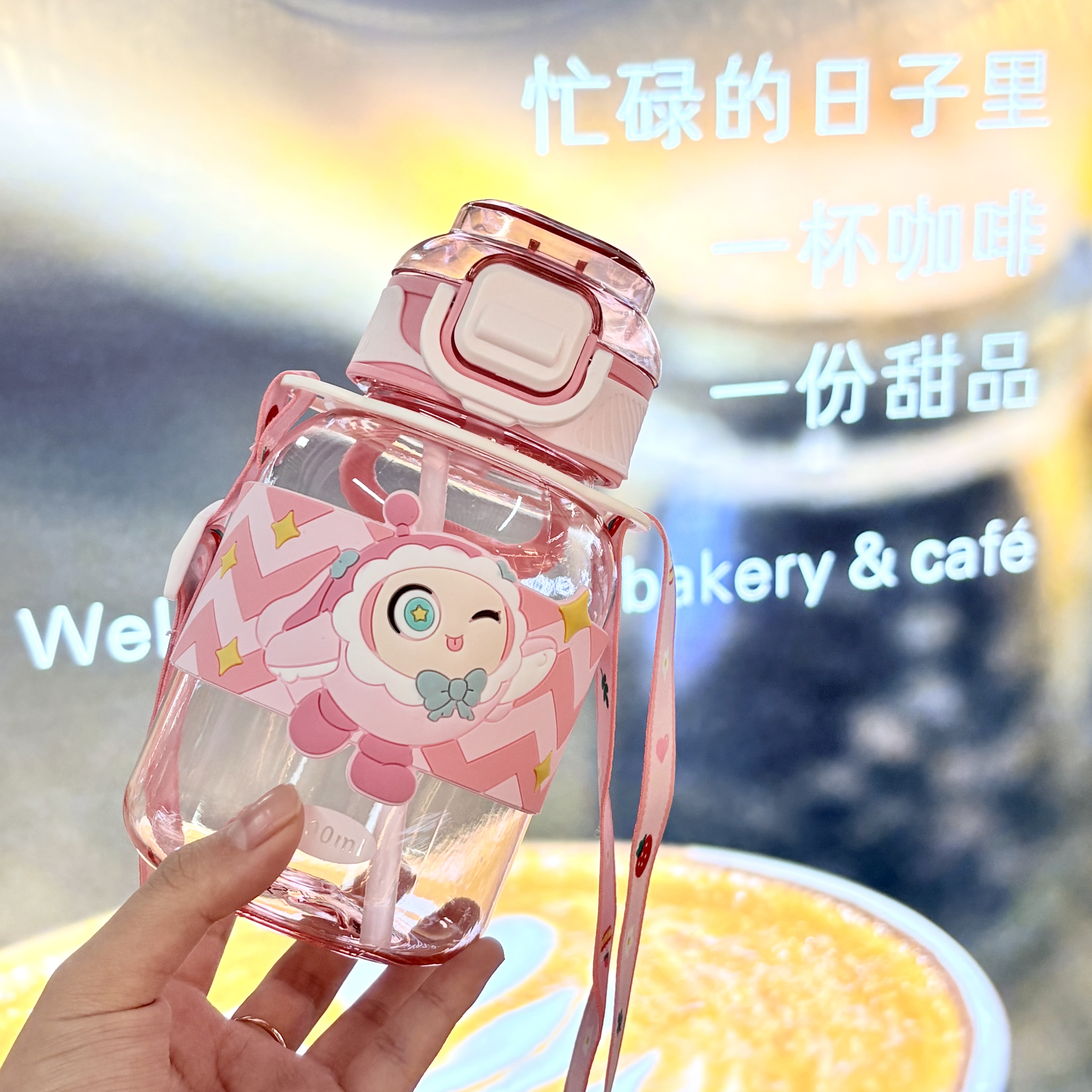 Cartoon children's straw plastic water cup, high-temperature resistant 2025 new model for primary school and kindergarten, large capacity water bottle, 600ML C16-3-1127W /W details Picture