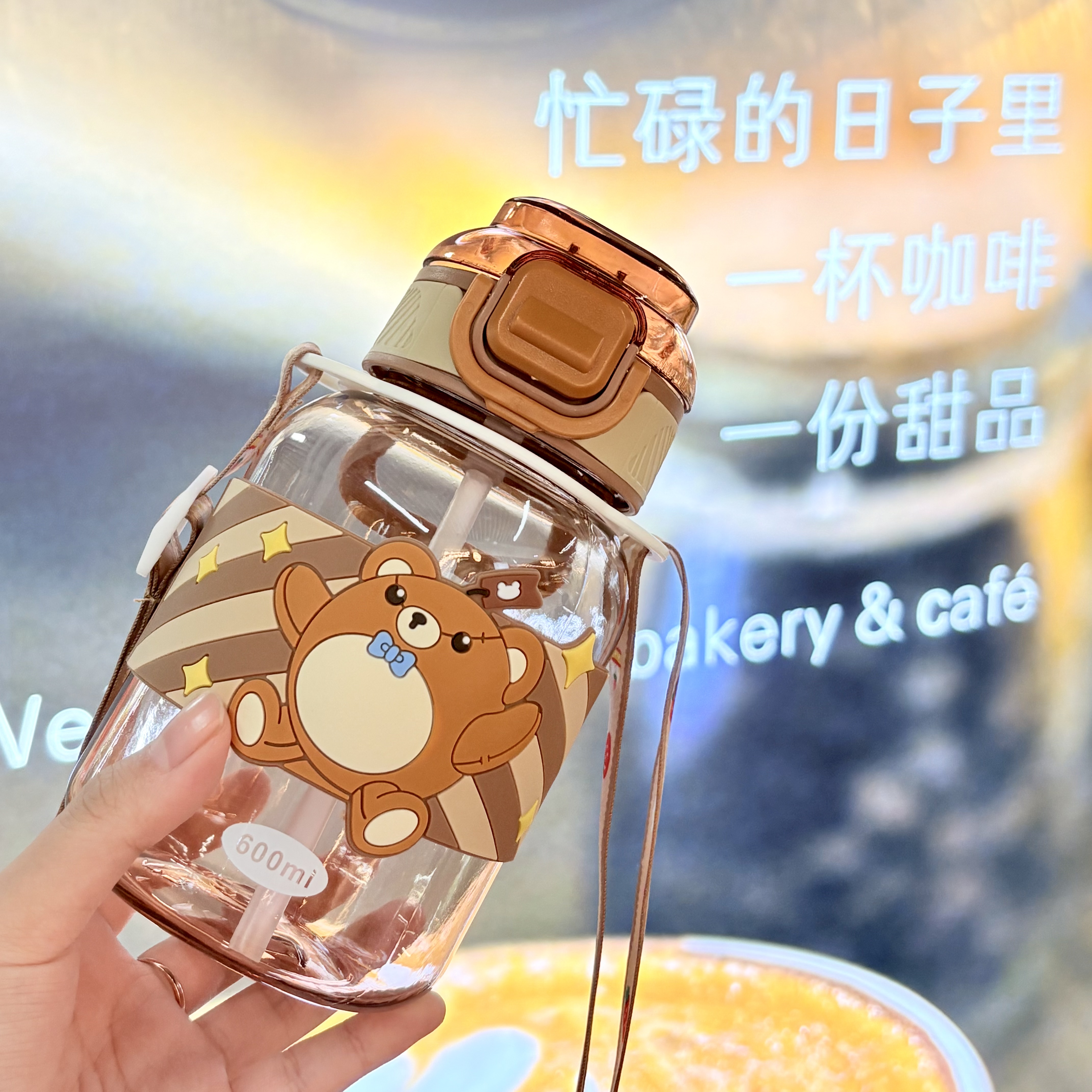 Cartoon children's straw plastic water cup, high-temperature resistant 2025 new model for primary school and kindergarten, large capacity water bottle, 600ML C16-3-1127W /W full figure