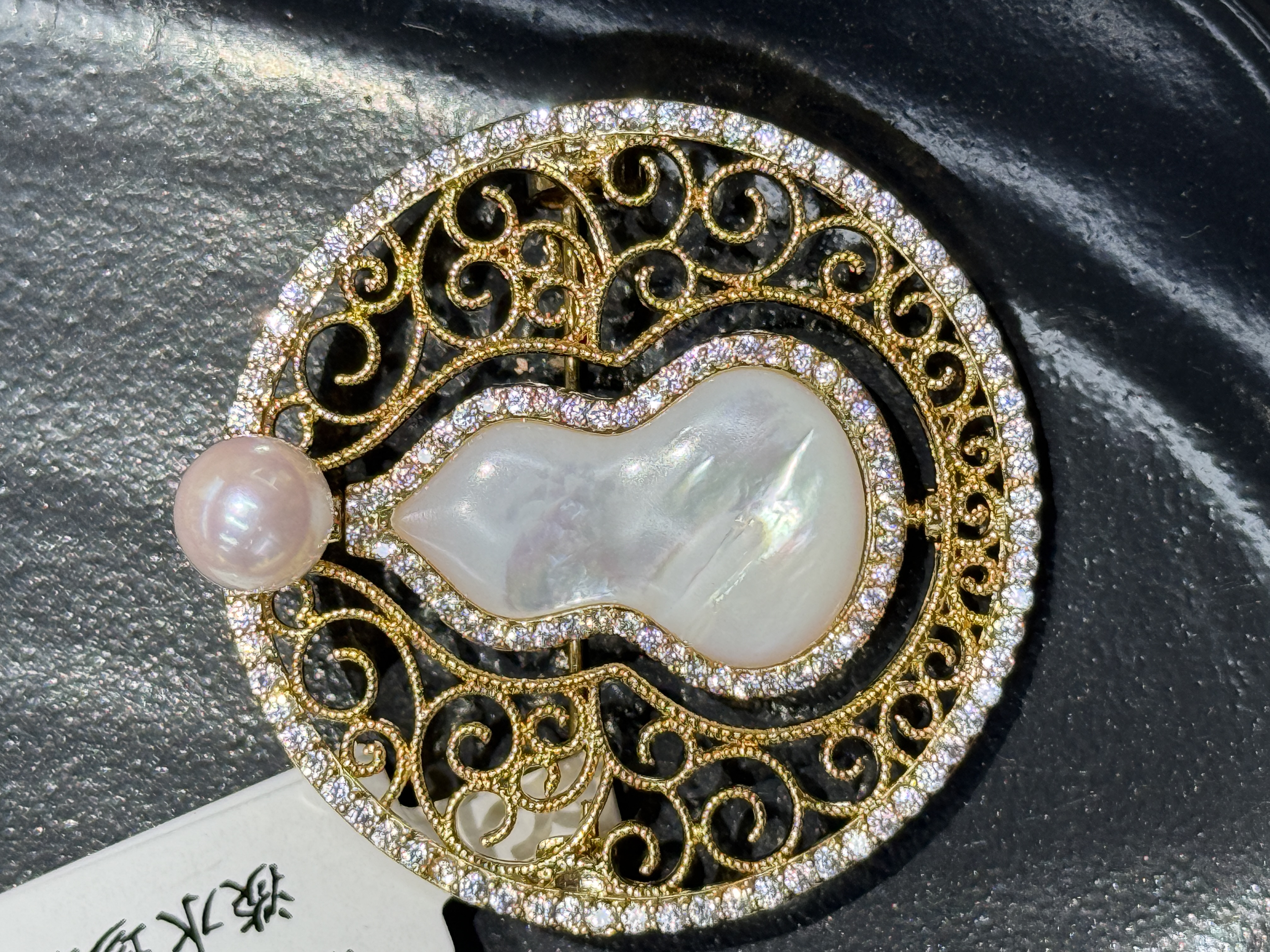 日本akoya珍珠  反转葫芦胸针