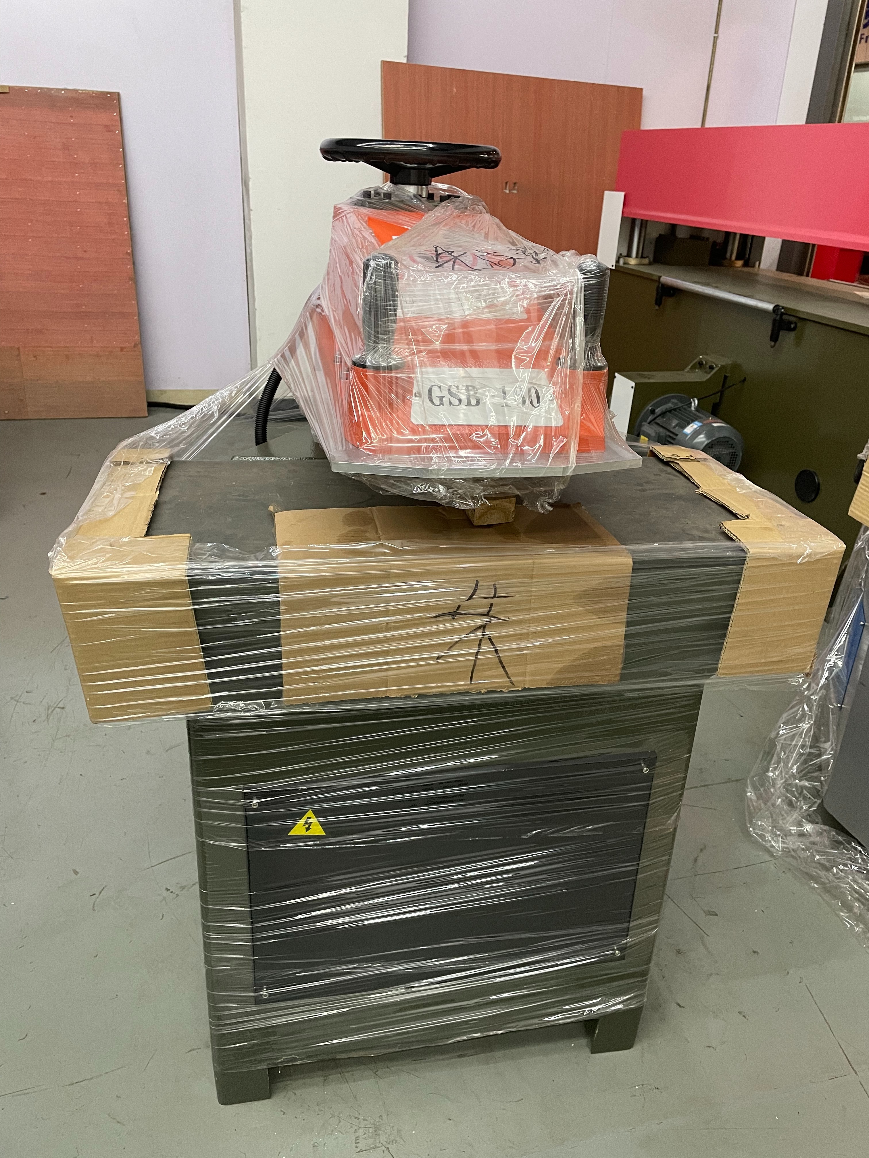 液压摇臂下料机2025.11