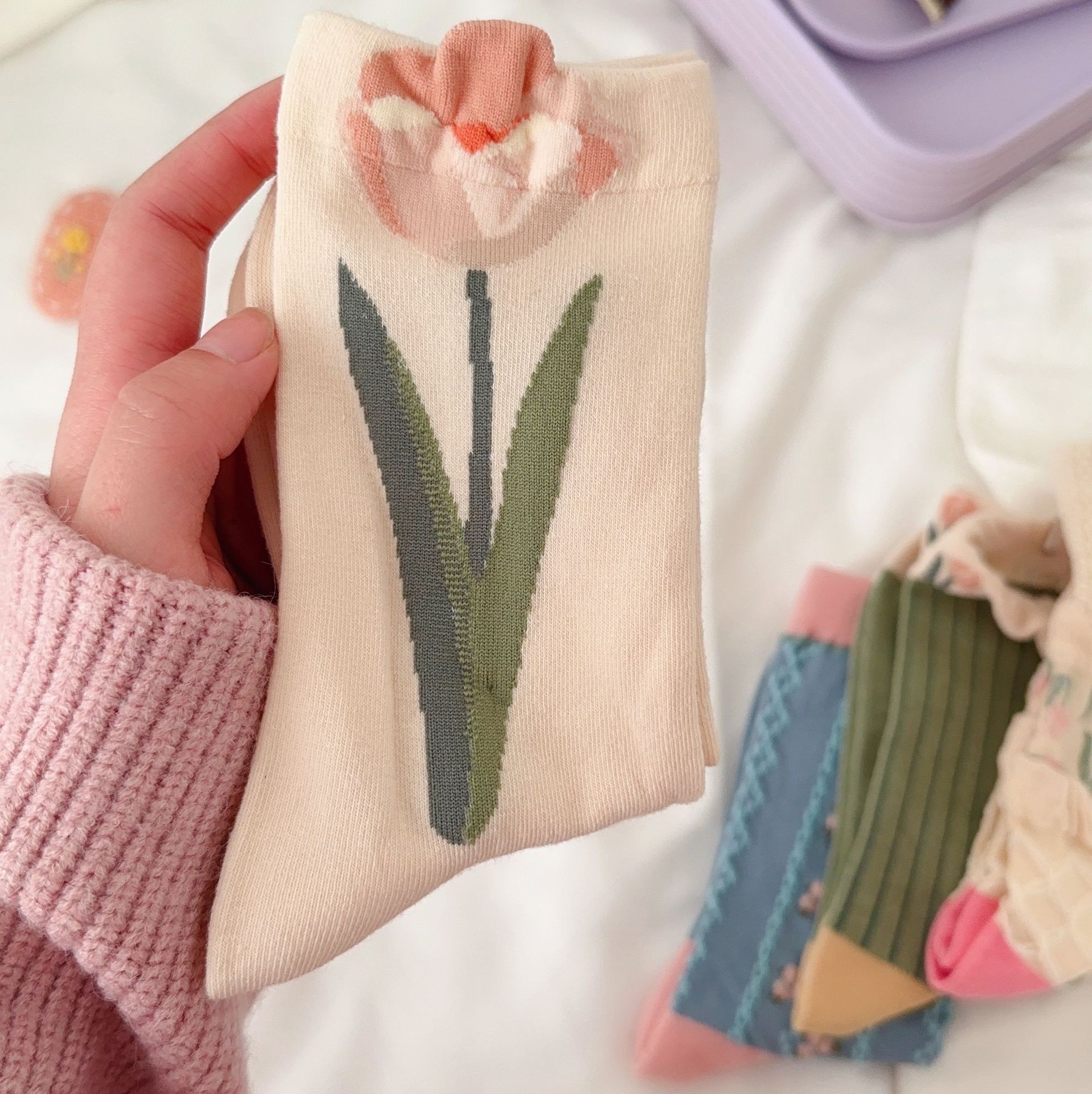 Fresh tulip, versatile for ladies, cotton mid-length socks, retro style for women, courtly girlish, cute style Item Picture