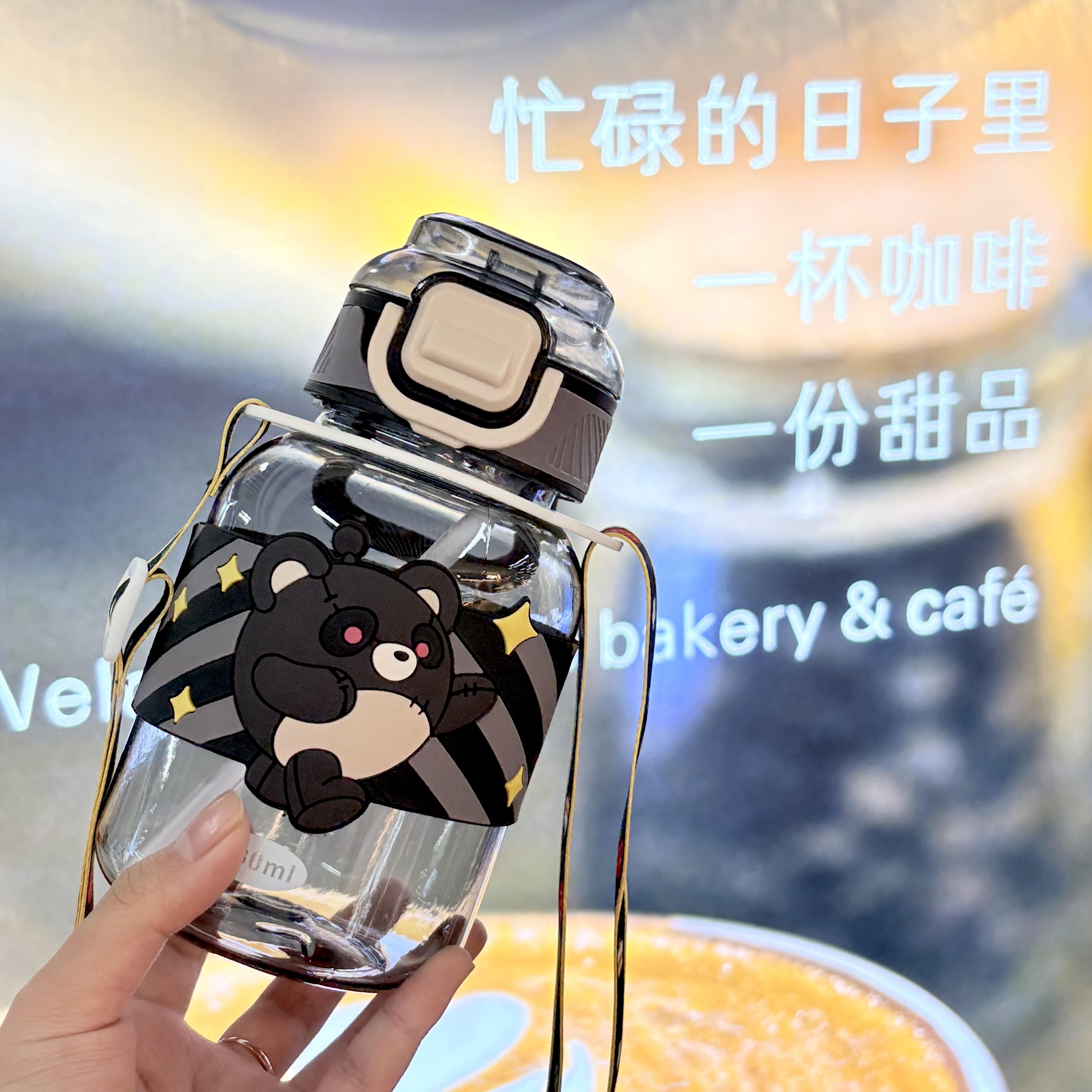 Cartoon children's straw plastic water cup, high-temperature resistant 2025 new model for primary school and kindergarten, large capacity water bottle, 600ML C16-3-1127W /W Specification drawing