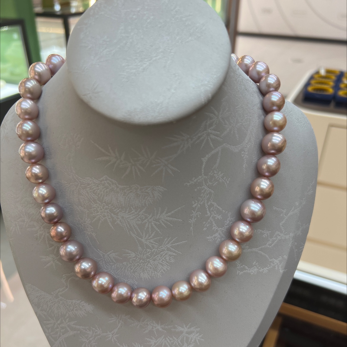 Purple necklace pearl pendant, a fashionable, simple and versatile accessory gift for women