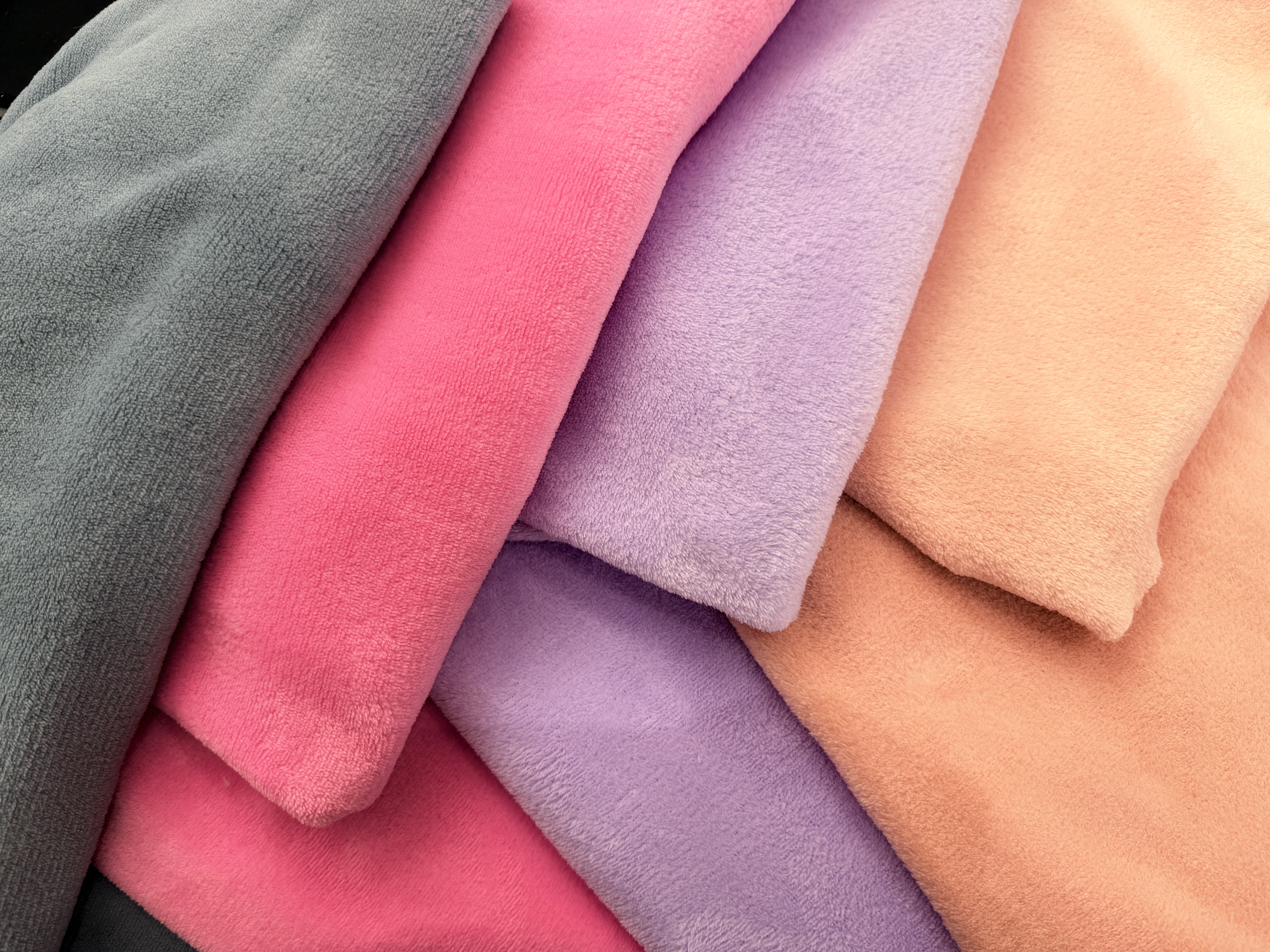 厂家现货直供珊瑚绒双面 家居睡衣洗浴用品布料针织面料印花面料面料布匹