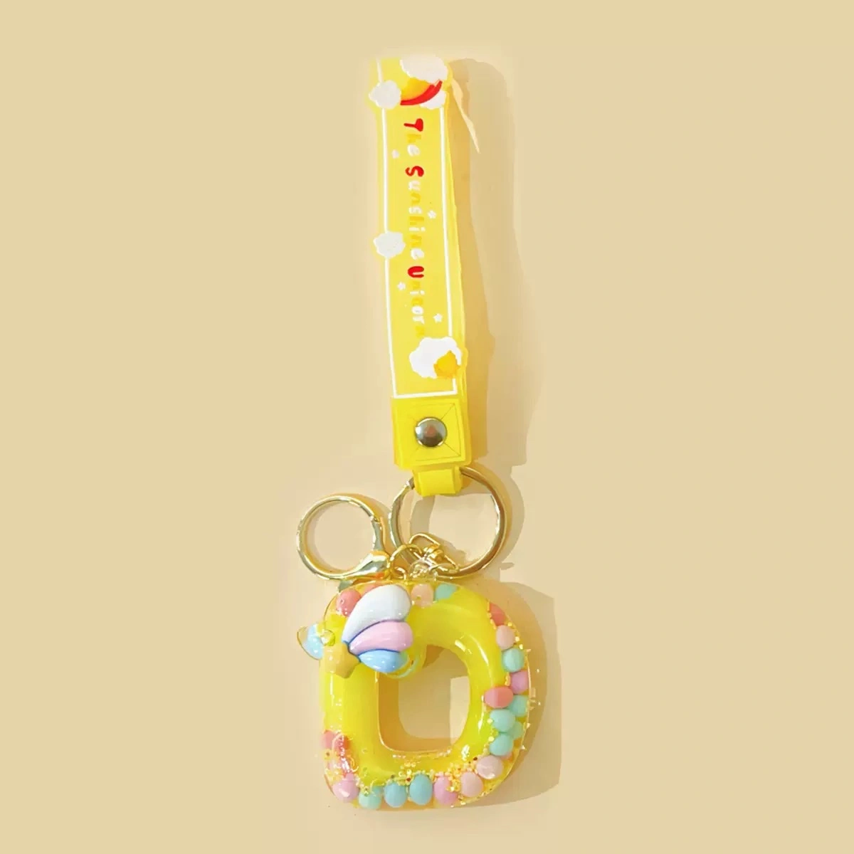 Wholesale of 26-letter keychains, bags, pendants, mini sand bottles, couple car key chains, pendants and gifts detail image 5