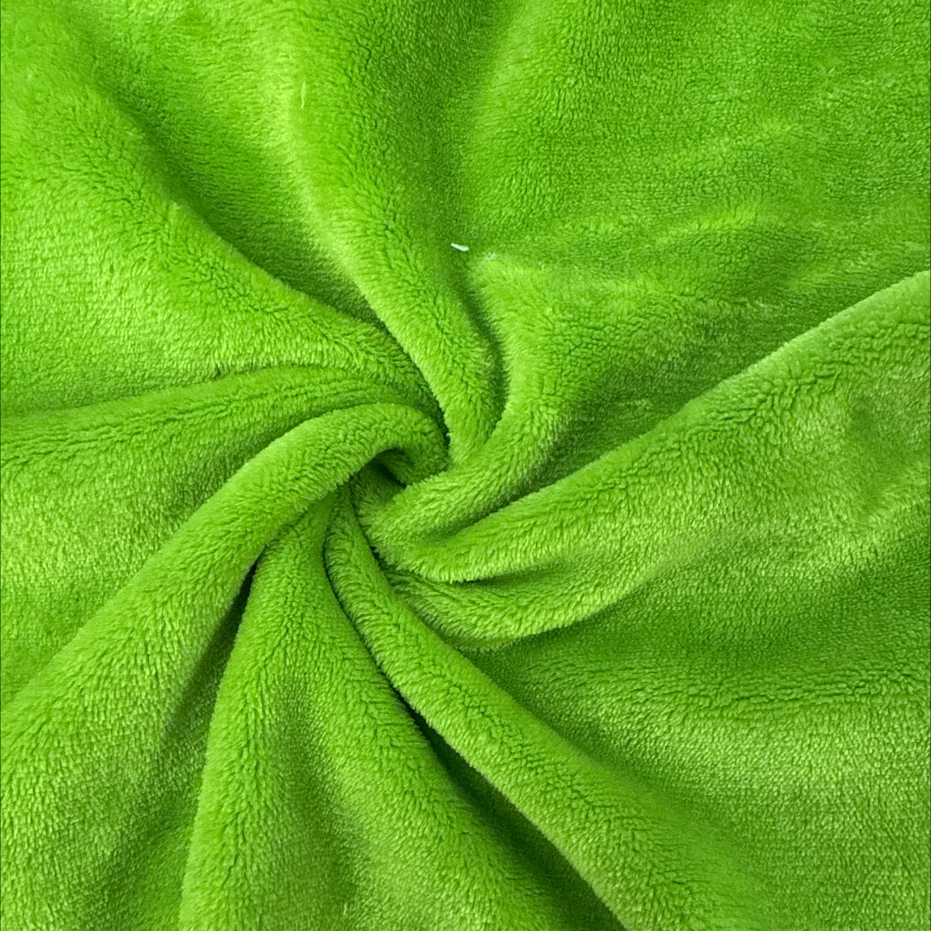 Our factory offers a wide range of fleece and flannel warm home pajamas, blankets, fabrics, and knitted fabrics priced at 40-50 cents in stock Application Scenario