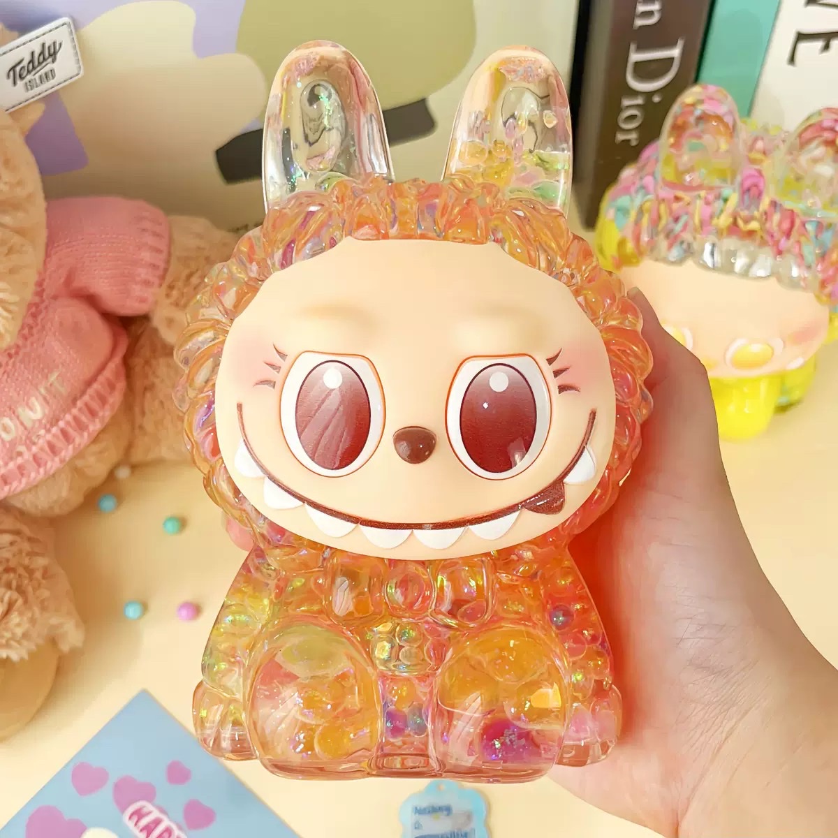 A creative cartoon acrylic small gift blind box with the same style as Douyin, featuring a huge and oversized flowing sand oil desktop decoration Application Scenario