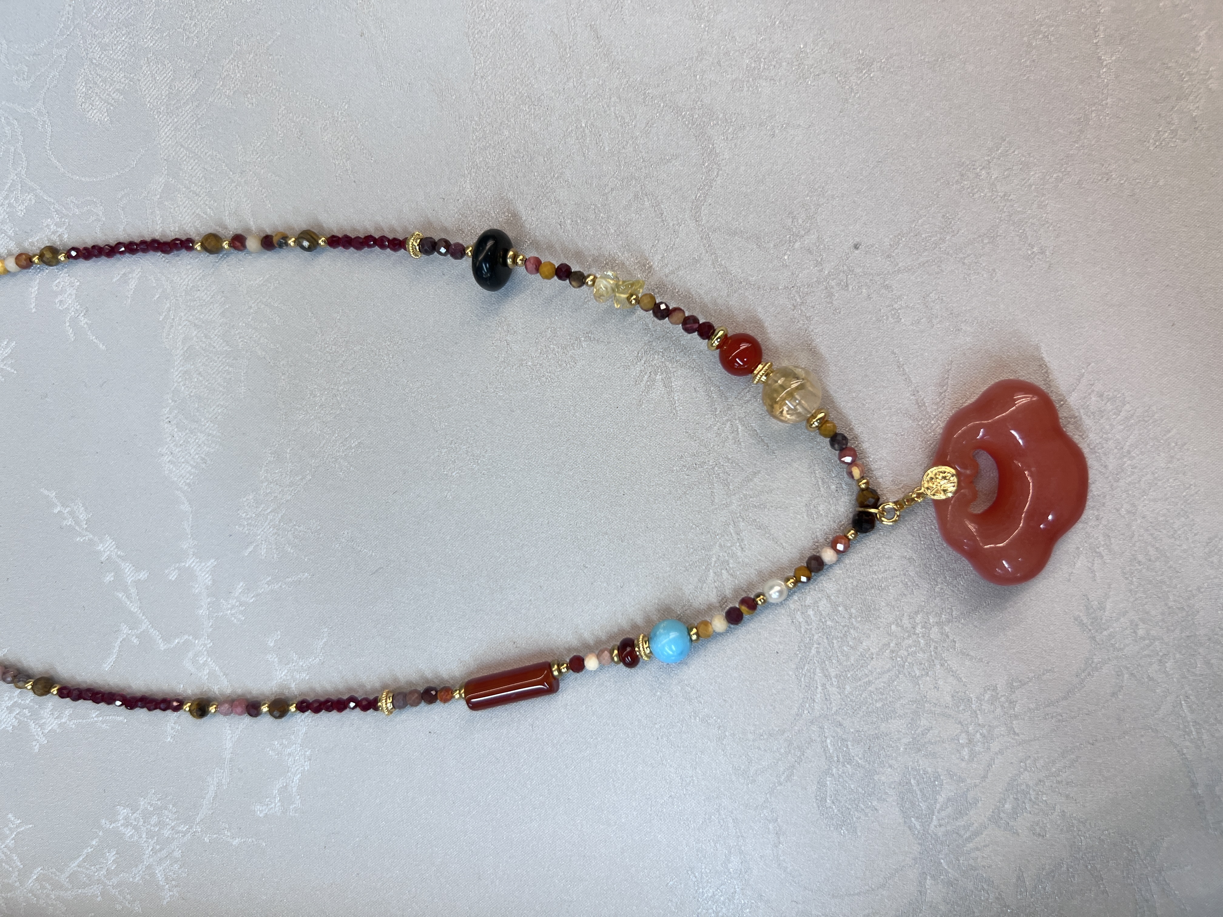 Trendy natural stone jewelry necklace pendant, simple, fashionable and versatile women's jewelry