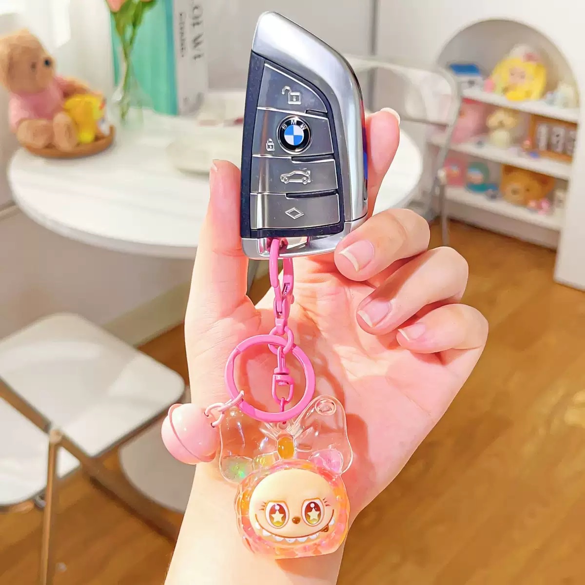 【 In-stock Factory 】 Acrylic oil-impregnated cartoon bow, car keychain, bag pendant, stall gift, blind box, display item, matching detail image 4