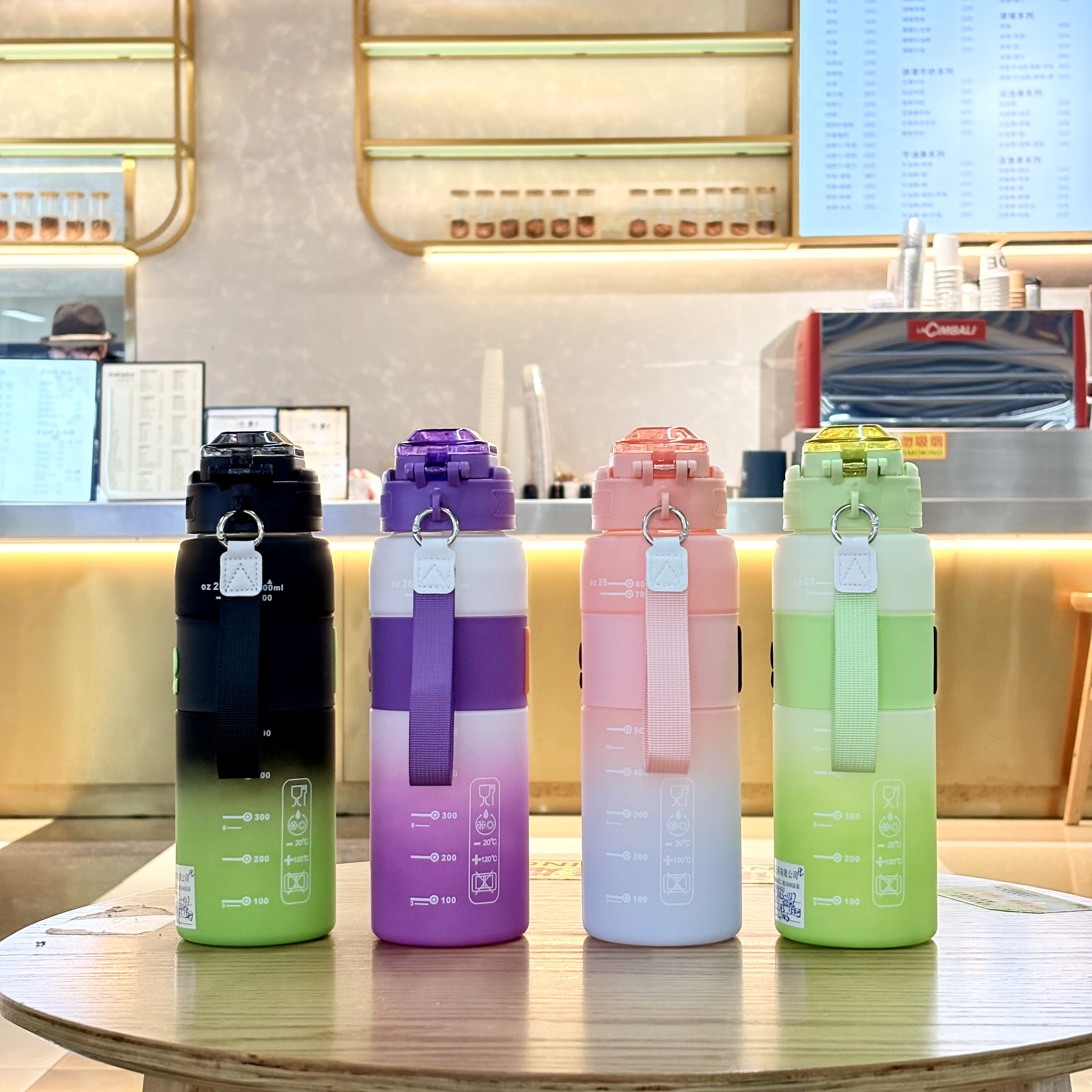 New large-capacity straw with scale, double lid, double drinking, gradient matte finish, other plastic portable plastic sports water cup for boys and girls 800ML details Picture