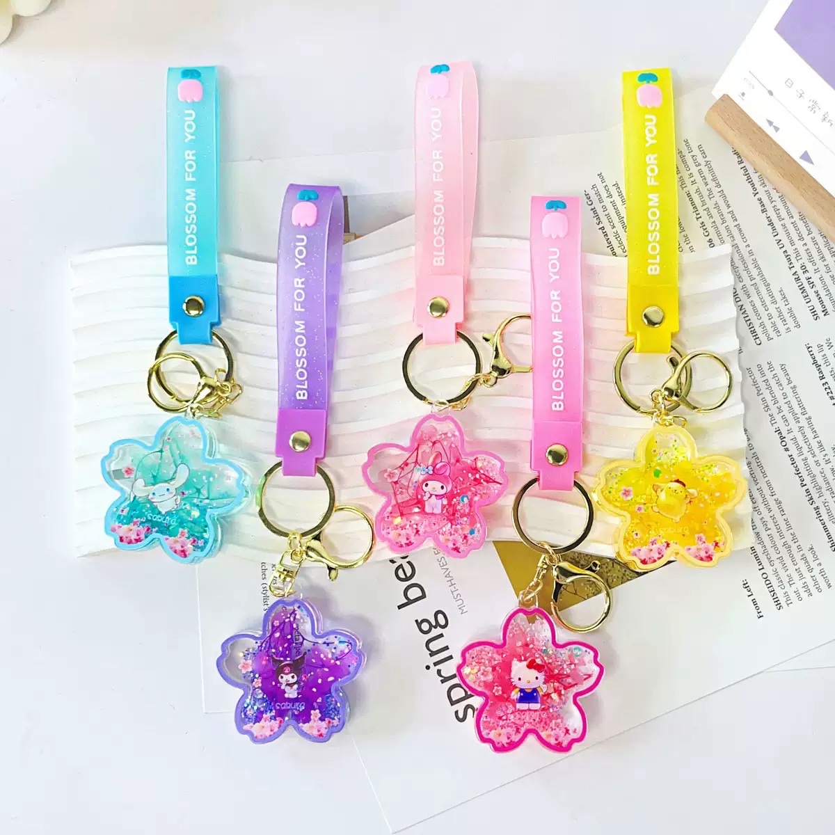 Crystal Sanrio flower sand keychain, cute Kuromi pendant, exquisite women's schoolbag, cinnamon dog gift blind box Specification image